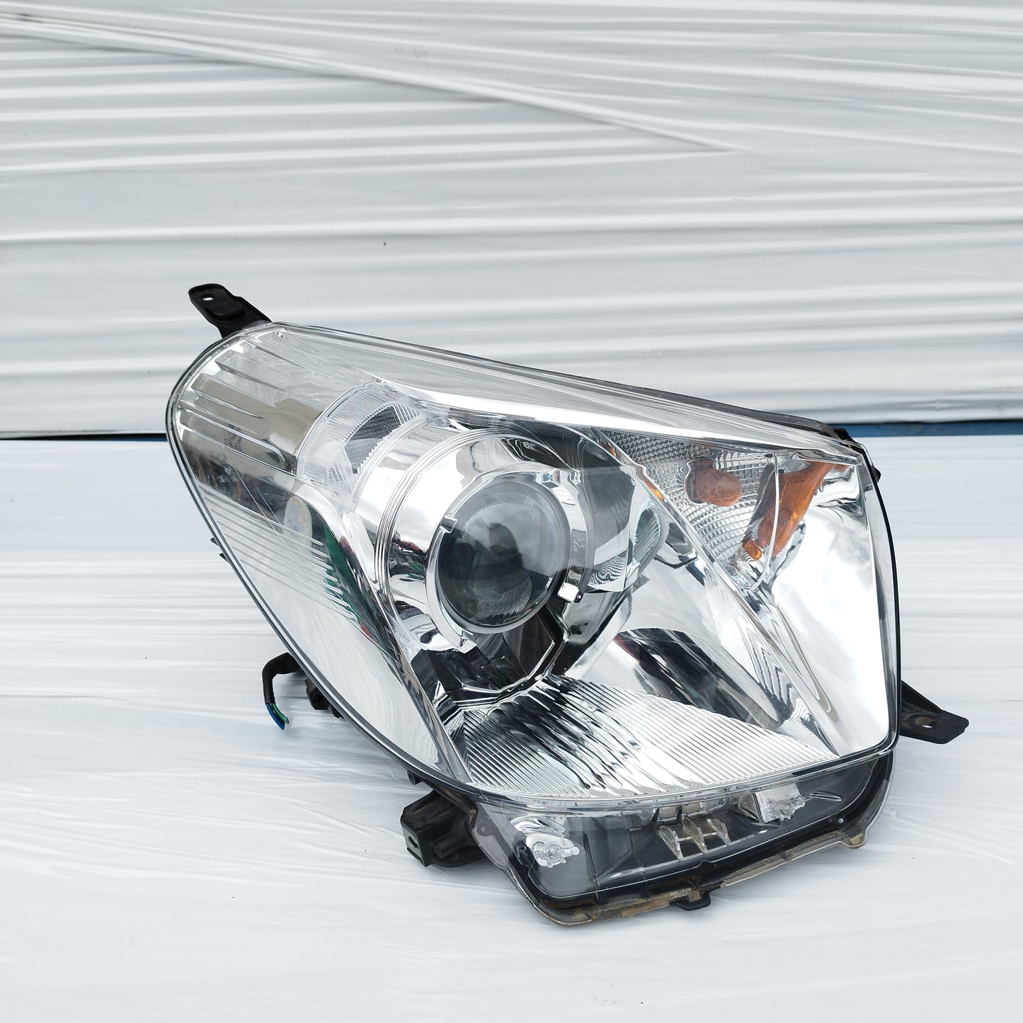 Fanale anteriore dx Toyota IQ 2009-2015 ecoDM181