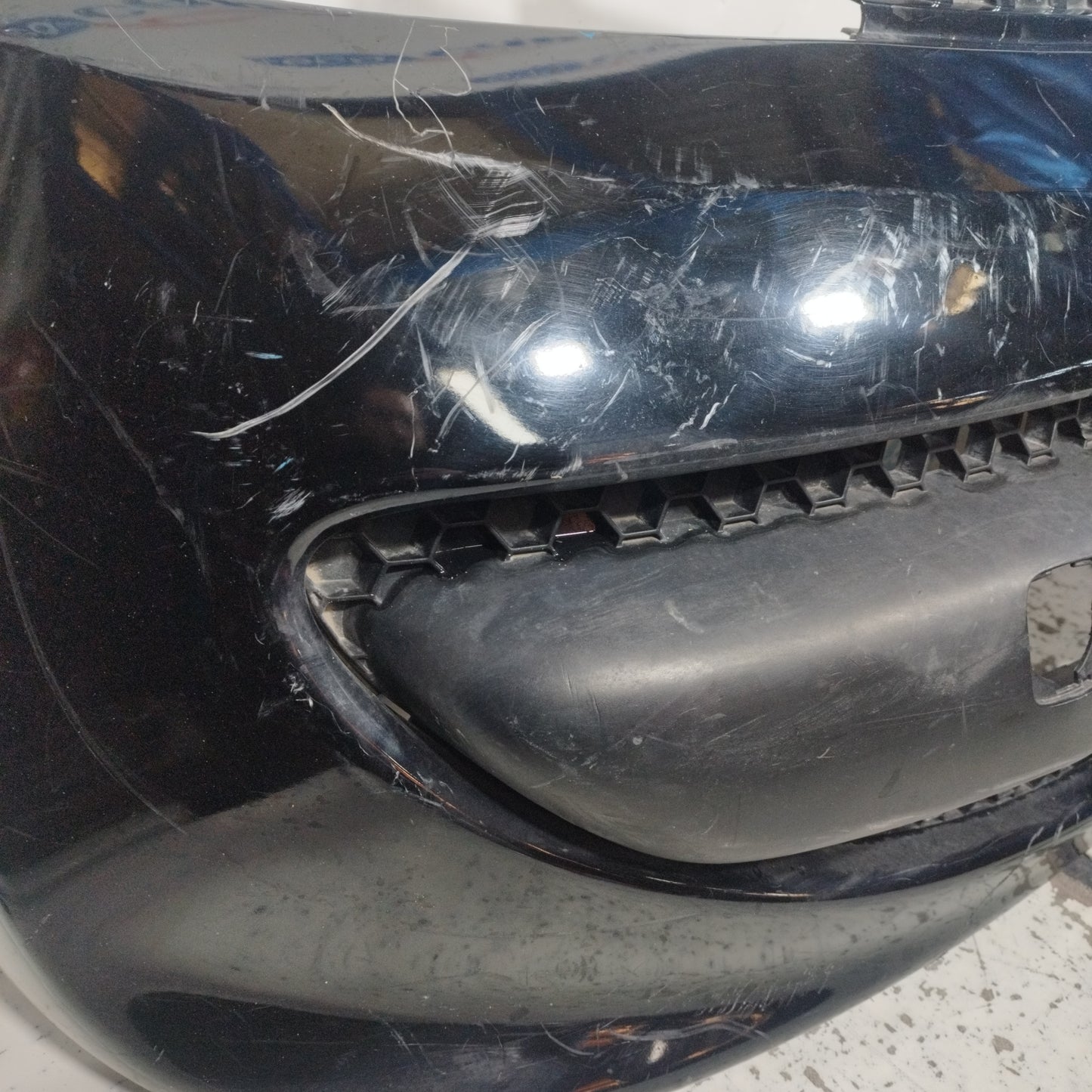 Paraurti anteriore nero Peugeot 107 ecoAC10985