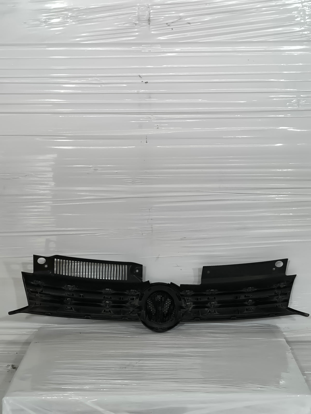 Mascherina anteriore Volkswagen Golf VI 2008-2012 cod: 5K0853653 ecoAG9851
