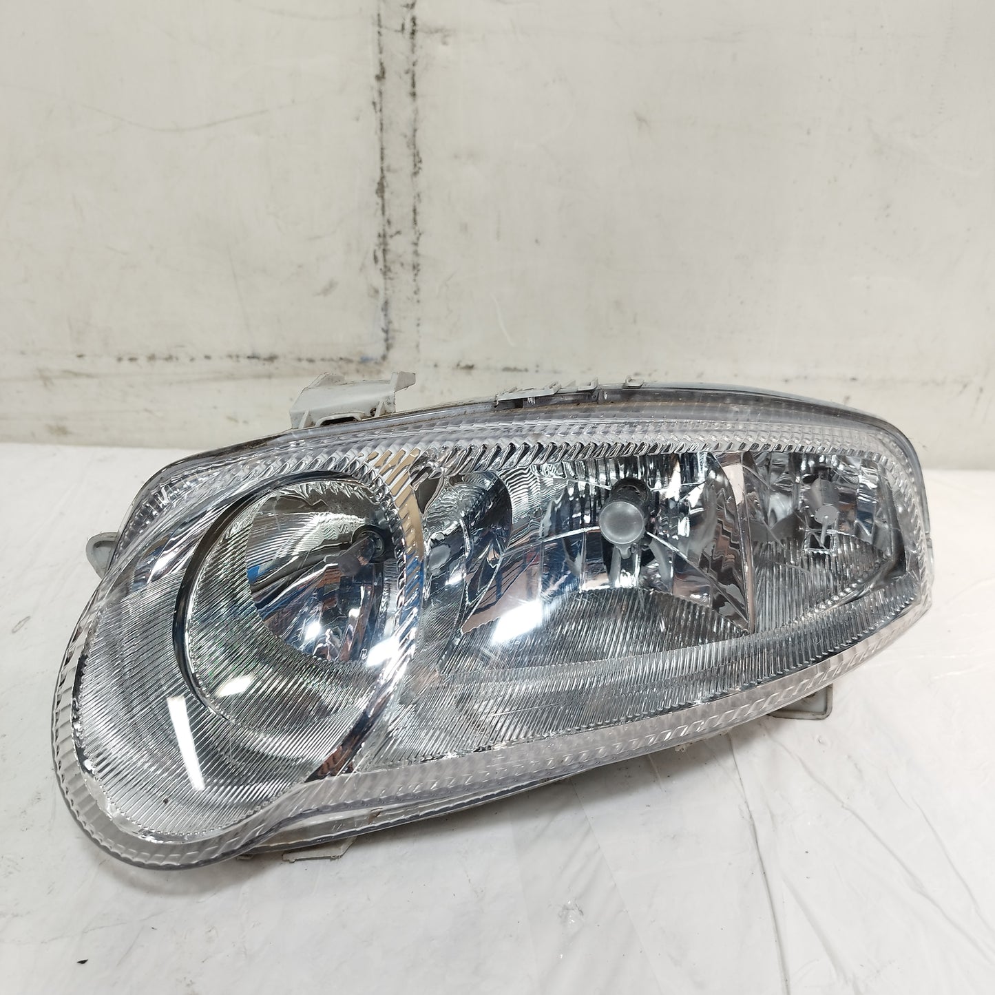 Fanale anteriore sx Alfa Romeo 147 (937) I serie 2000-2004 cod: 667-1110L ecoAC16595