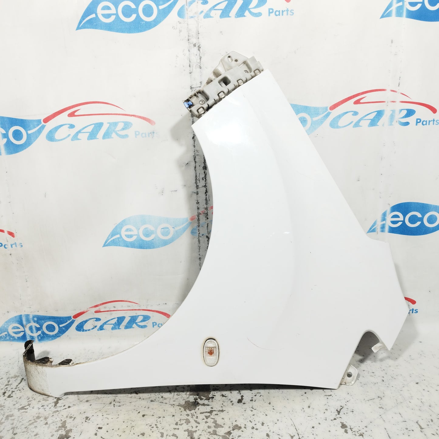 Weißer Kotflügel vorne links Chevrolet Spark 2011 ecoAC9703
