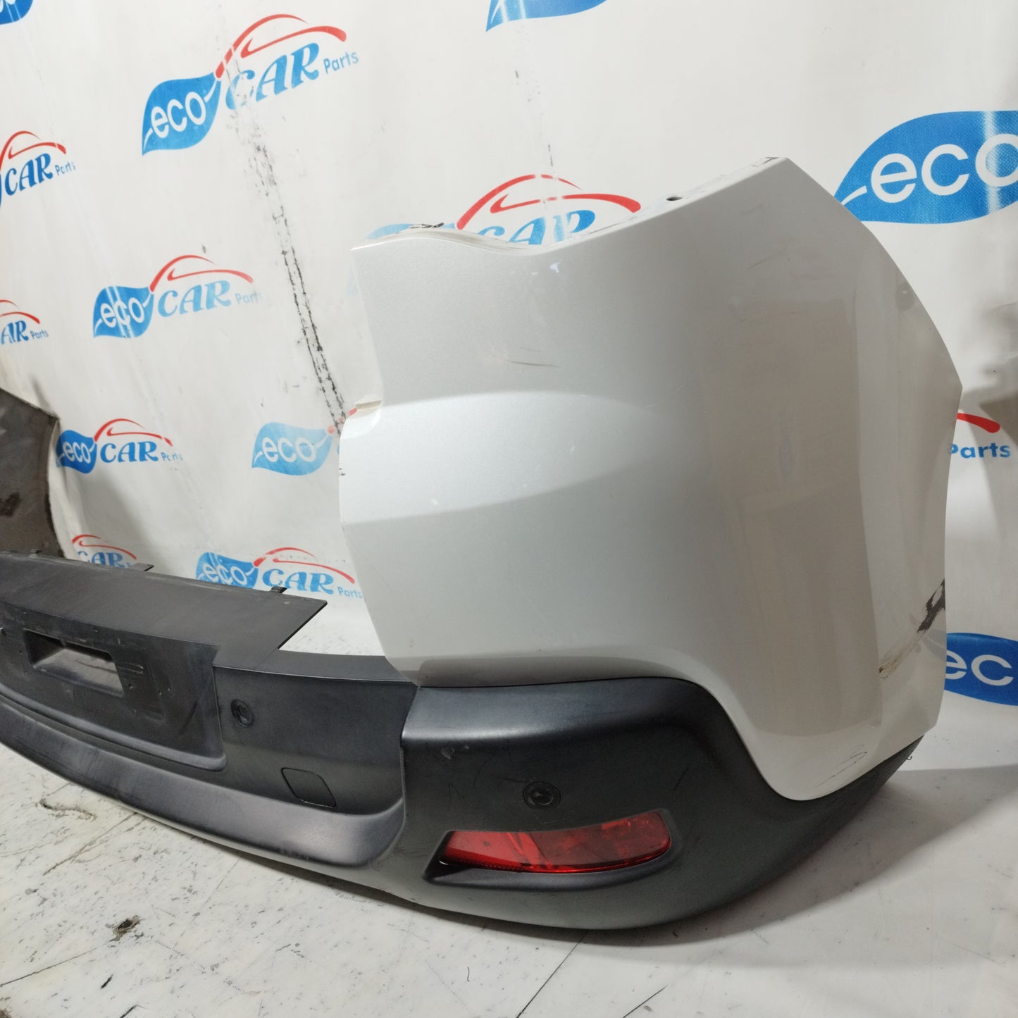 Pearl White Rear Bumper Peugeot 3008 2011 ecoAC9583