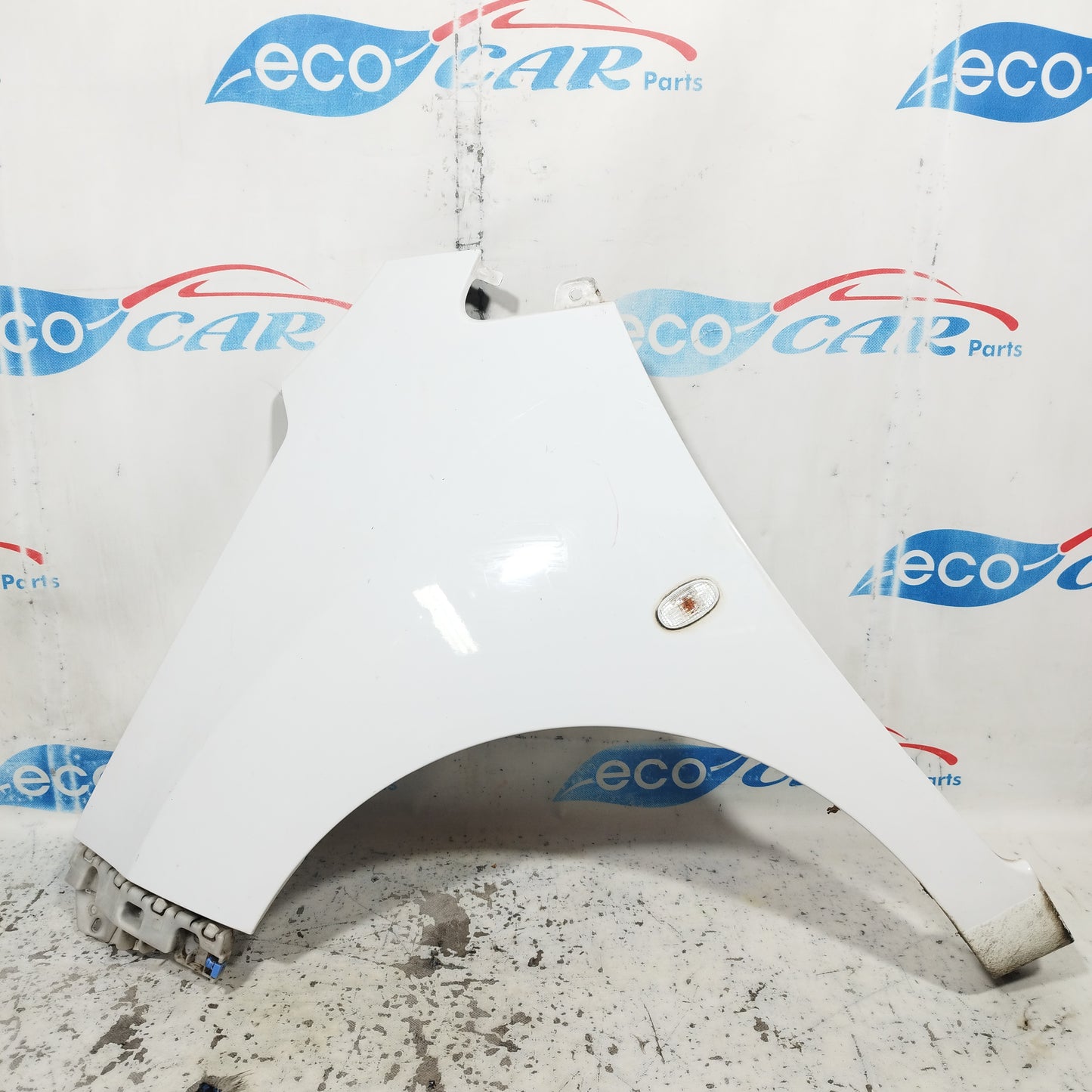 Weißer Kotflügel vorne links Chevrolet Spark 2011 ecoAC9703