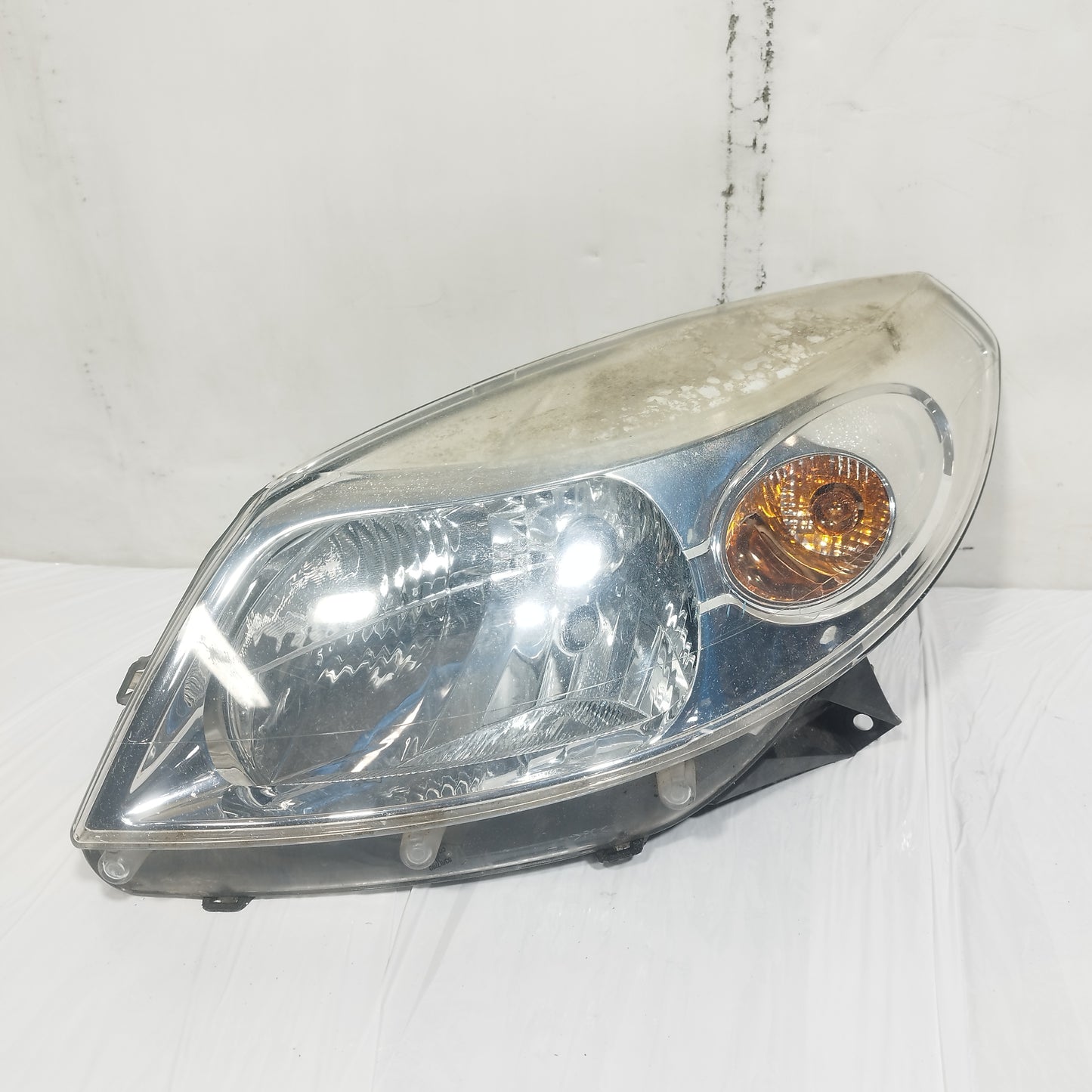 Fanale anteriore sx Dacia Sandero I (BS90) 2008-2012 cod: 8200733878 ecoAC15373