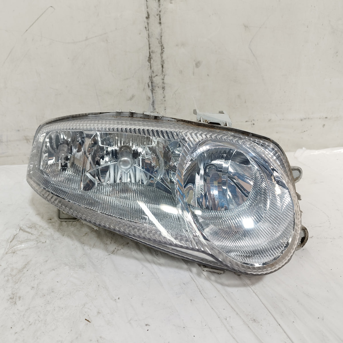 Fanale anteriore dx Alfa Romeo 147 (937) I serie 2000-2004 DEPO ecoAC16637