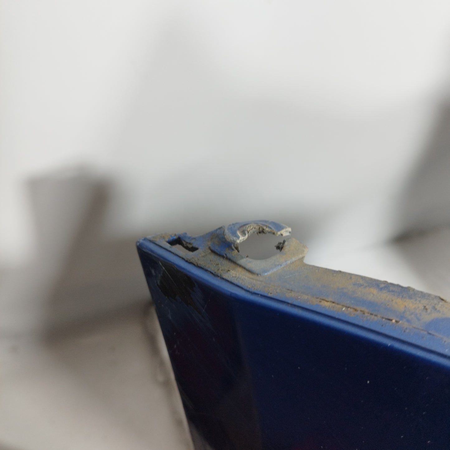 Electric Blue Front Bumper Renault Clio 2007 ecoAC11692