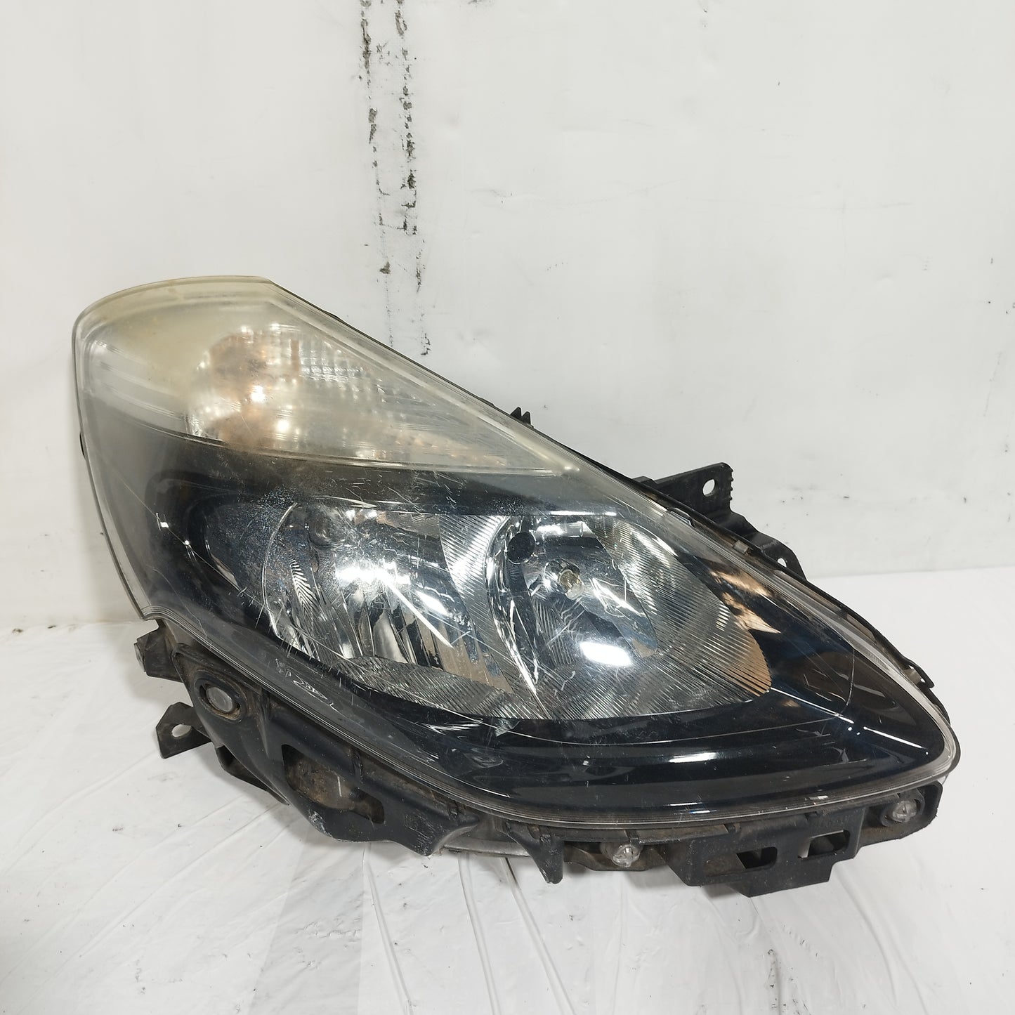 Fanale anteriore dx Renault Clio 2009-2012 Restyling cod: 8200892498 ecoAC15125