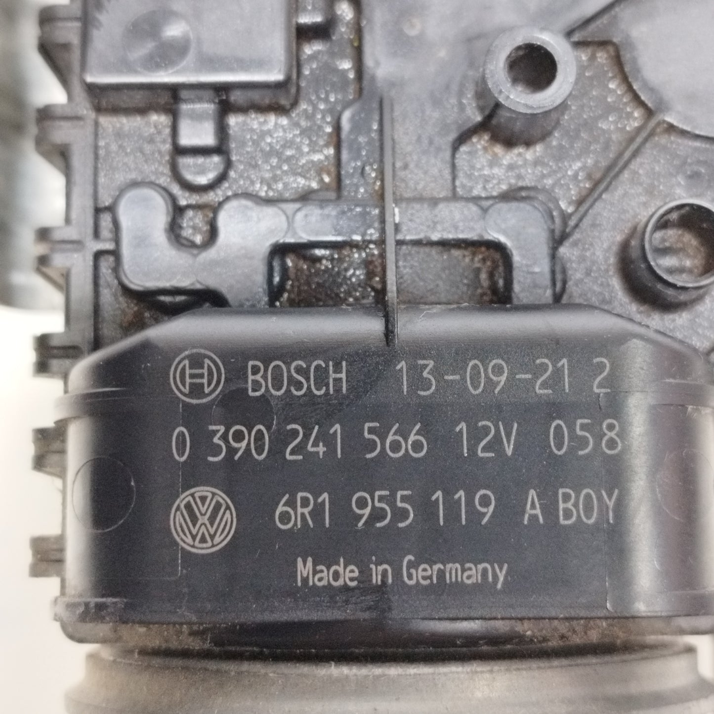 Front windshield wiper motor Volkswagen Polo 2012 code: 0390241566 ecoAC9295