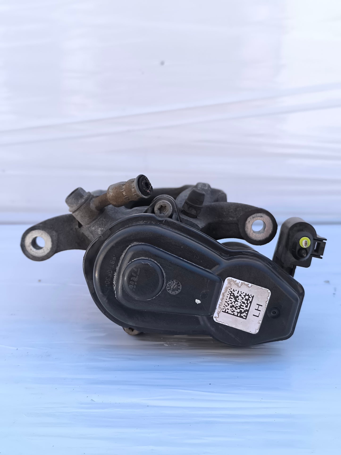 Pinza freno elettrica posteriore sx Nissan Qashqai anno 2013 1.5 DCI cod: 32353311C ecoAG8318