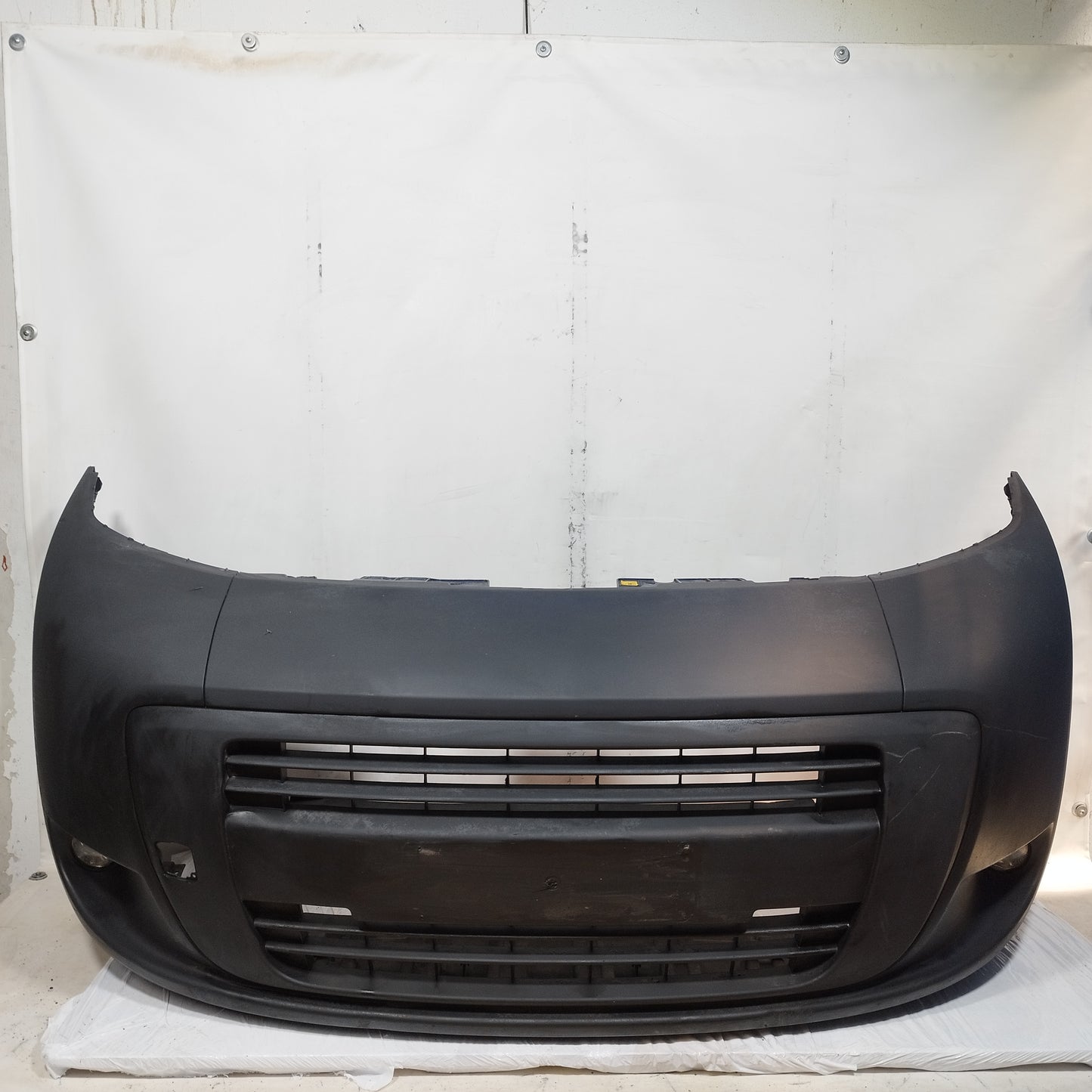 Paraurti anteriore nero plastica Fiat Fiorino III (225)  2008-2014 cod: 1308786070 ecoAC16294
