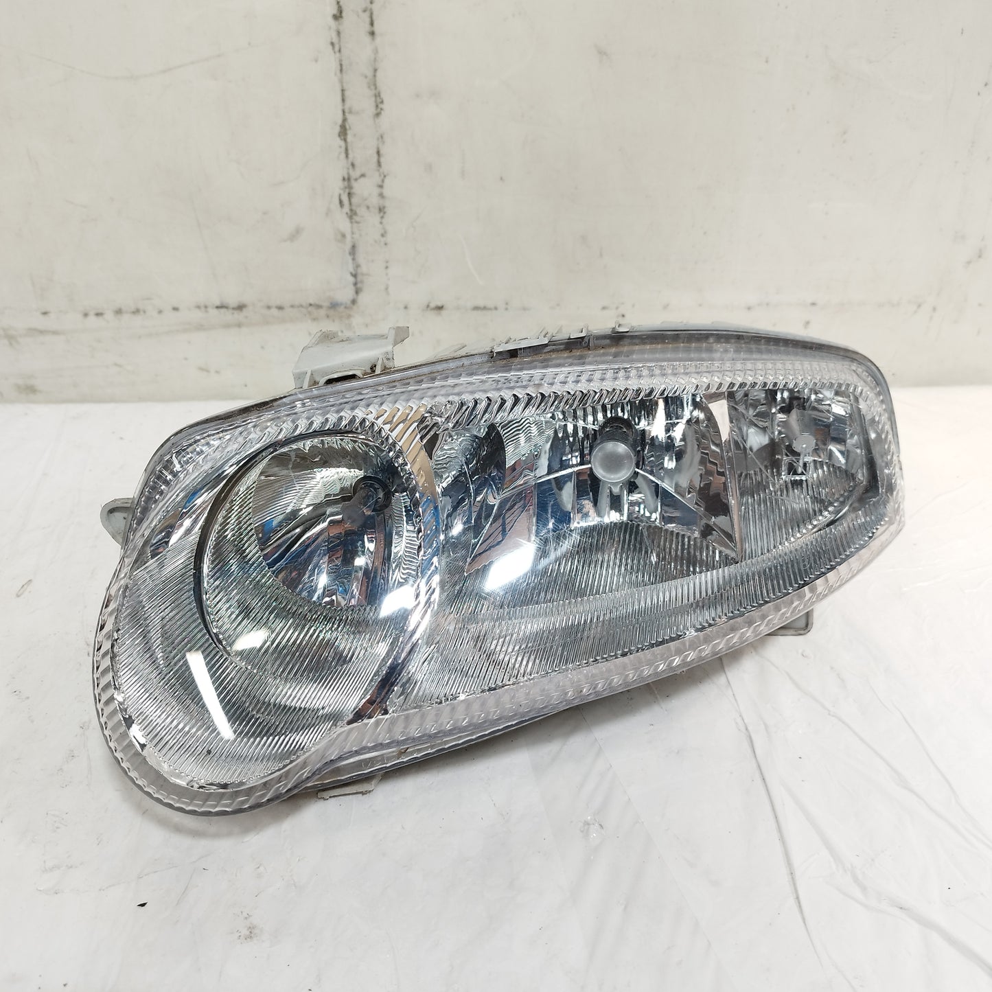 Fanale anteriore sx Alfa Romeo 147 (937) I serie 2000-2004 cod: 667-1110L ecoAC16595