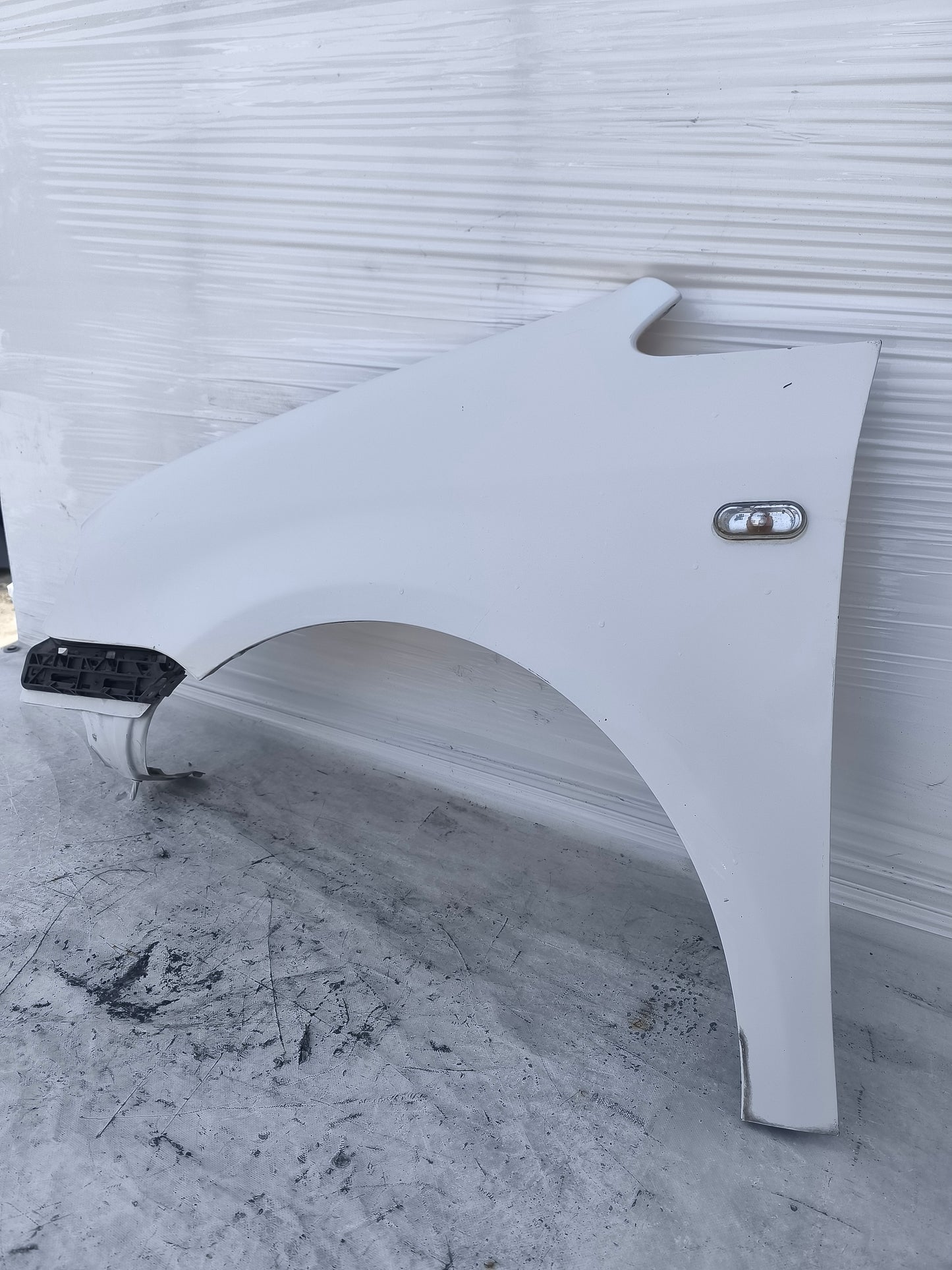 Parafango sx Volkswagen Caddy anno 2004-2010 bianco ecoAG8218