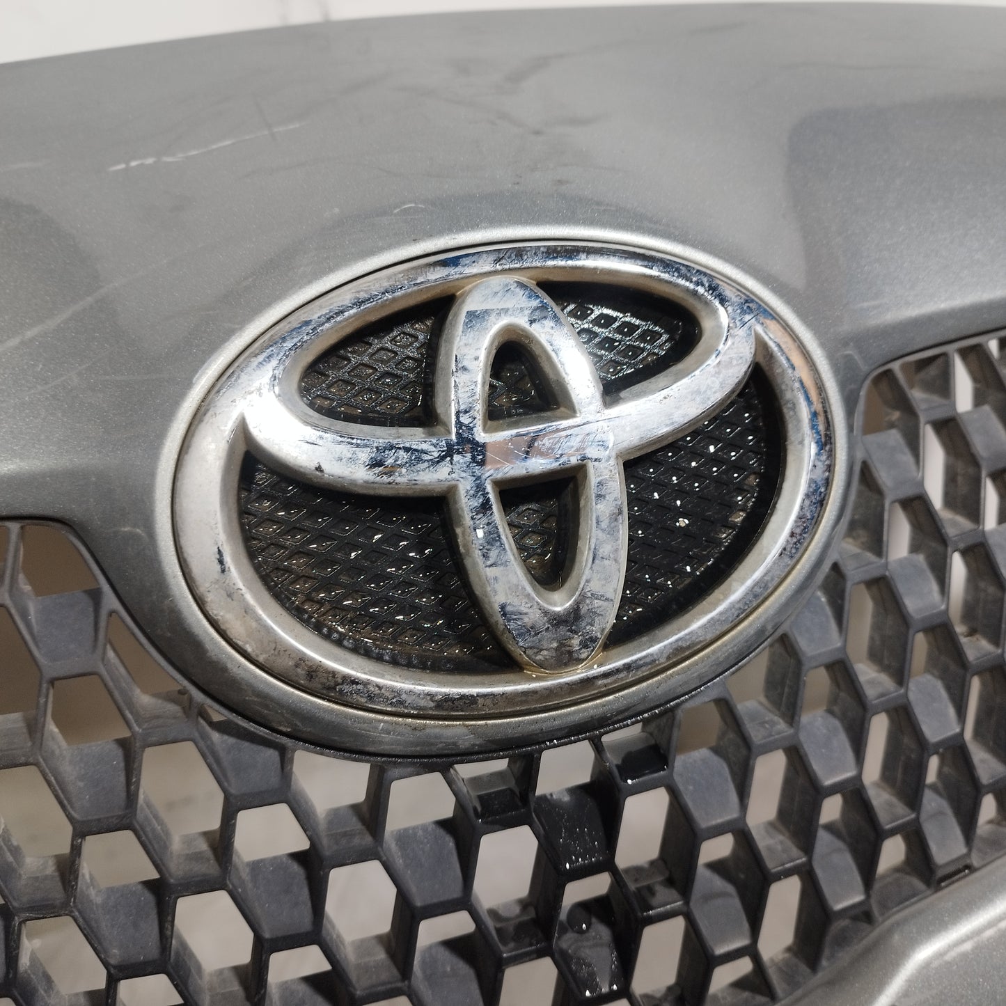 Paraurti anteriore grigio Toyota Yaris II (XP90) 2006-2008 ecoAC15190