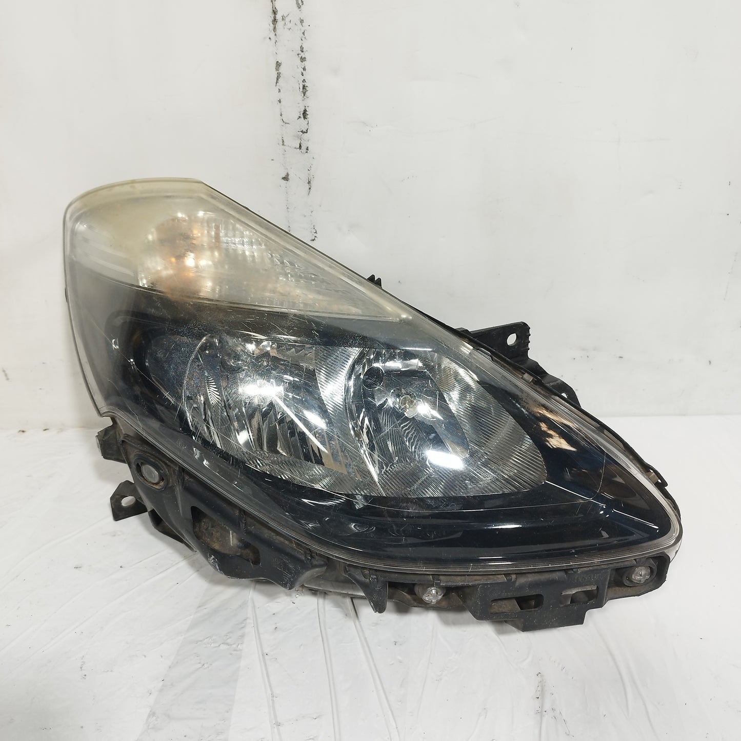Fanale anteriore dx Renault Clio 2009-2012 Restyling cod: 8200892498 ecoAC15125