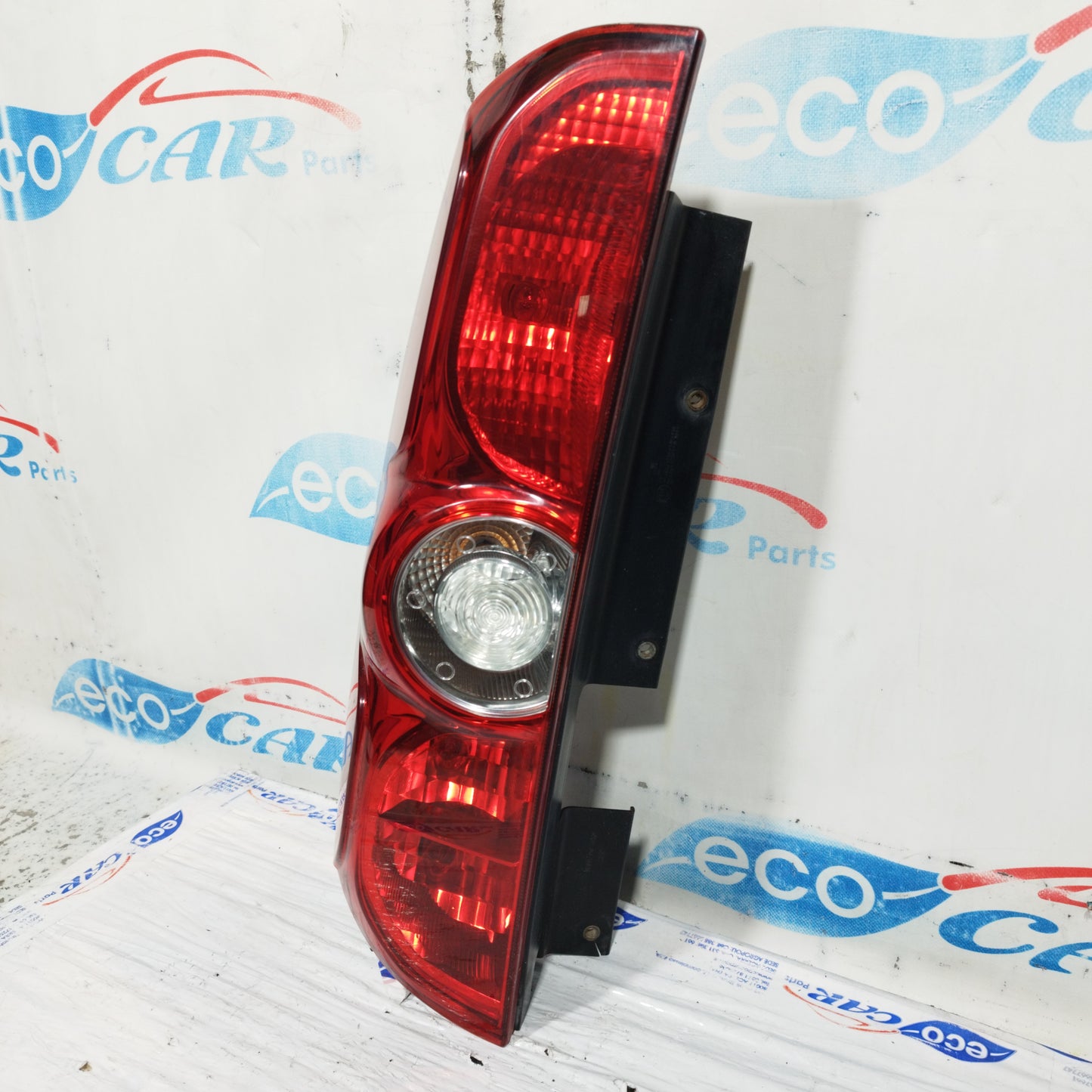 Fiat Doblo 2015 ecoAC10627 linke Rückleuchte