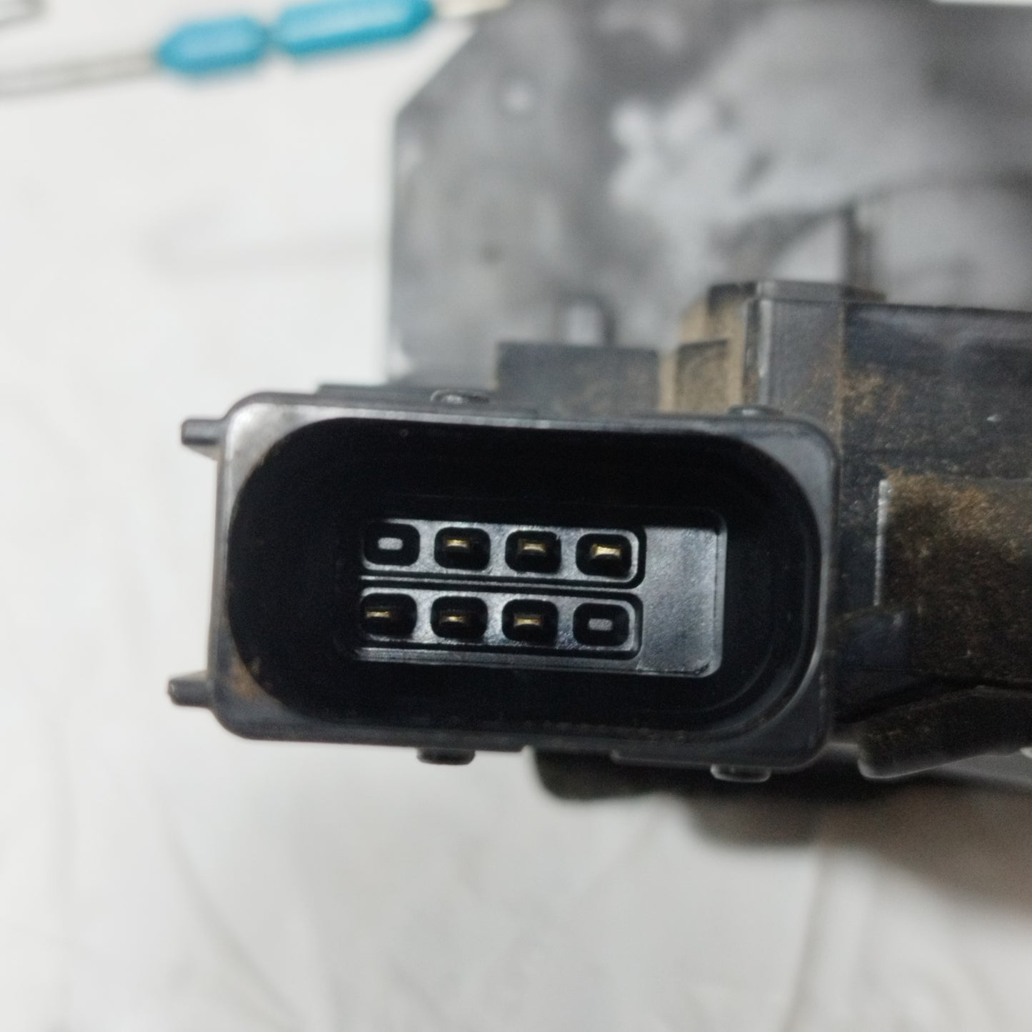 Front left lock Opel Meriva B 6 pin 2012 code: 13258271 ecoAC3829