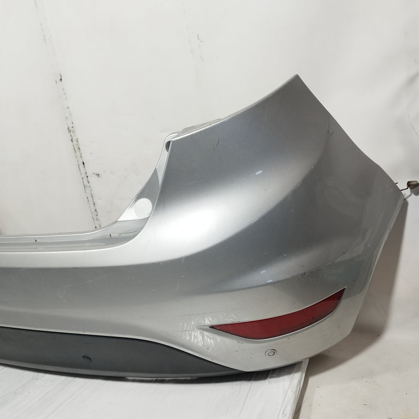 Paraurti posteriore grigio Ford Fiesta MK7 2008-2017 ecoAC15383