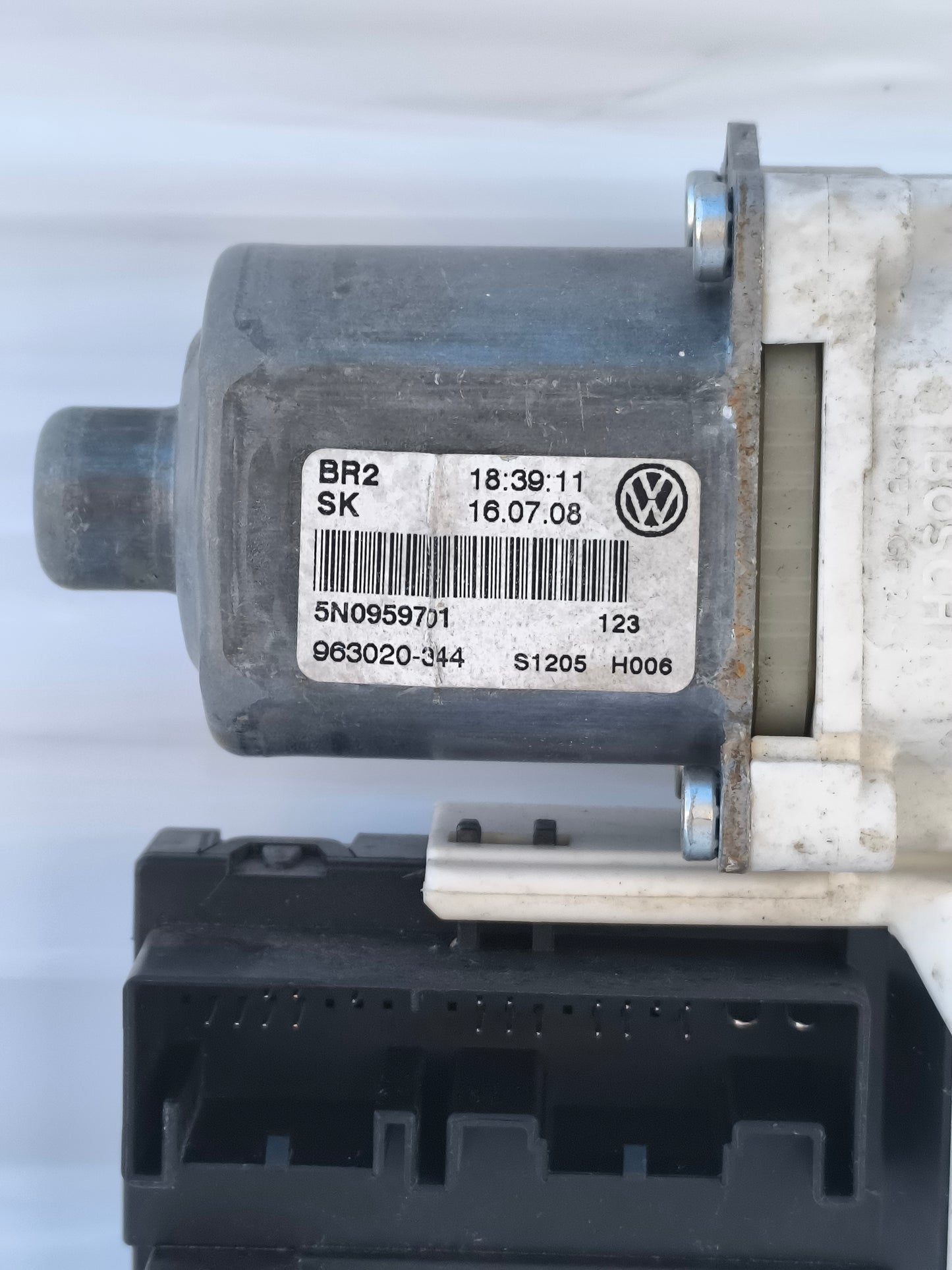 Motorino alzacristalli anteriore sx Volkswagen Golf 5 cod. 1K0959793J ecoAG7689