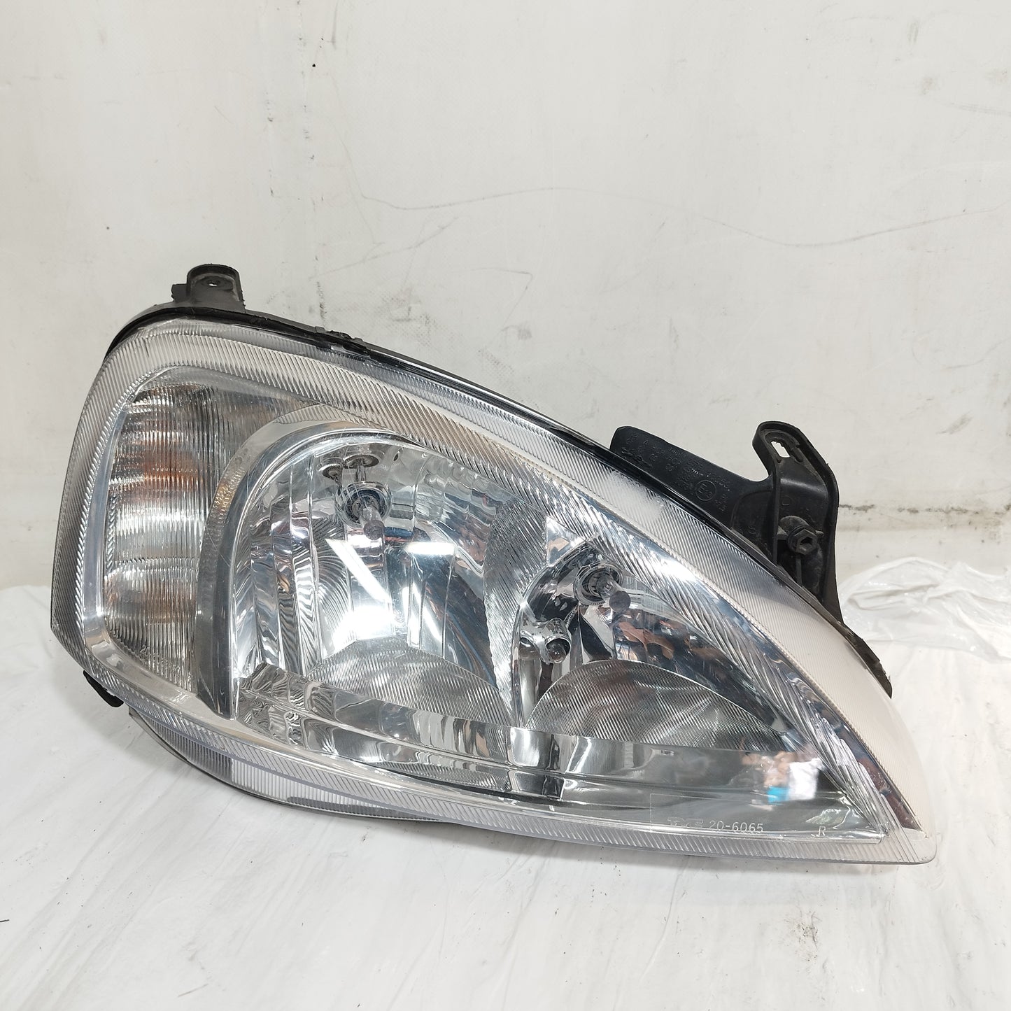 Fanale anteriore dx Opel Corsa C (X01) 2003-2005 TYC cod: 20-6065 ecoAC16559