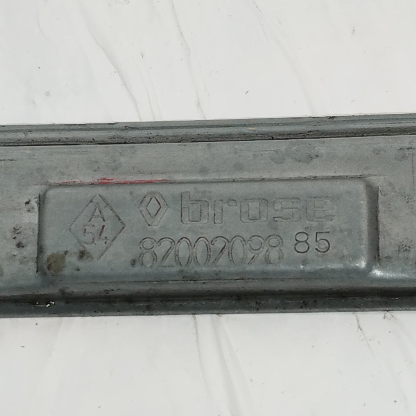 Renault Clio 2004 Gepäckträger vorne links 2-poliger Code: 82002098 ecoAC12385