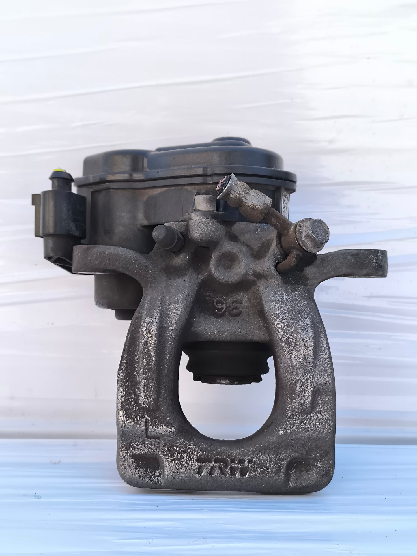 Pinza freno elettrica posteriore sx Nissan Qashqai anno 2013 1.5 DCI cod: 32353311C ecoAG8318