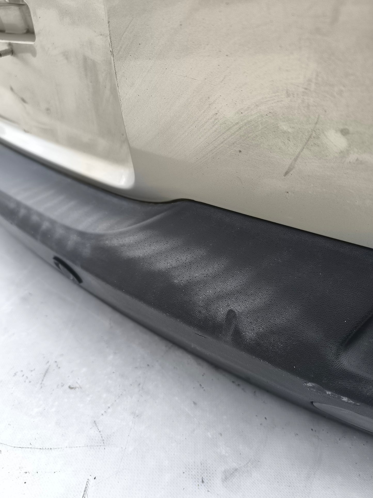 Paraurti posteriore grigio Volkswagen Tiguan con sensori di parcheggio anno 2009 ecoAG7508