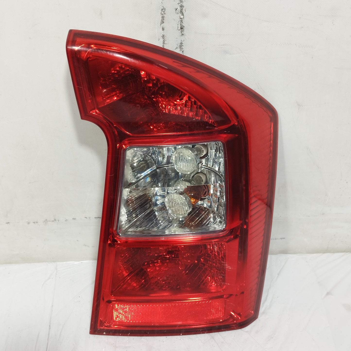 Fanale posteriore dx Kia Carens II 2006-2010 cod: 92402-100 ecoAC16430