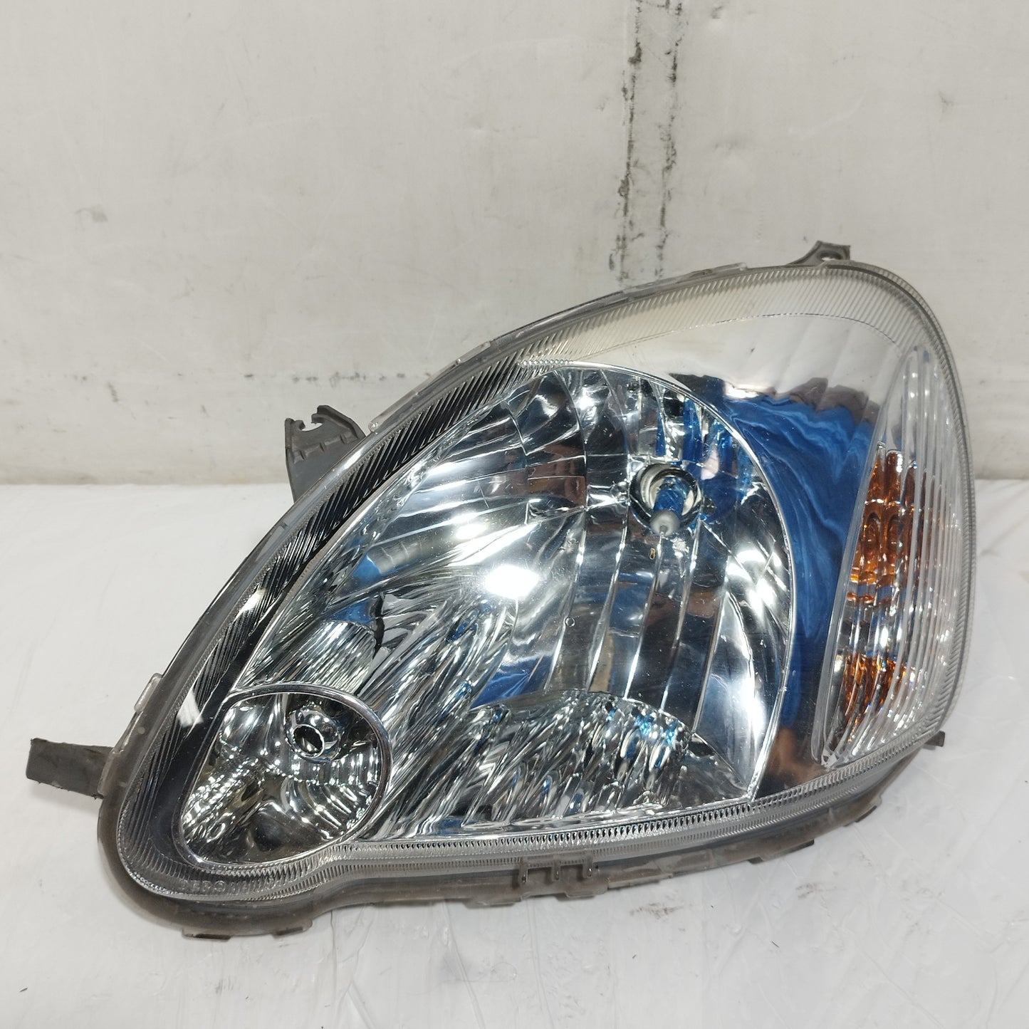 Fanale anteriore sx Toyota Yaris 2003-2005 Restyling DEPO cod: 08-212-11K8L ecoAC16421