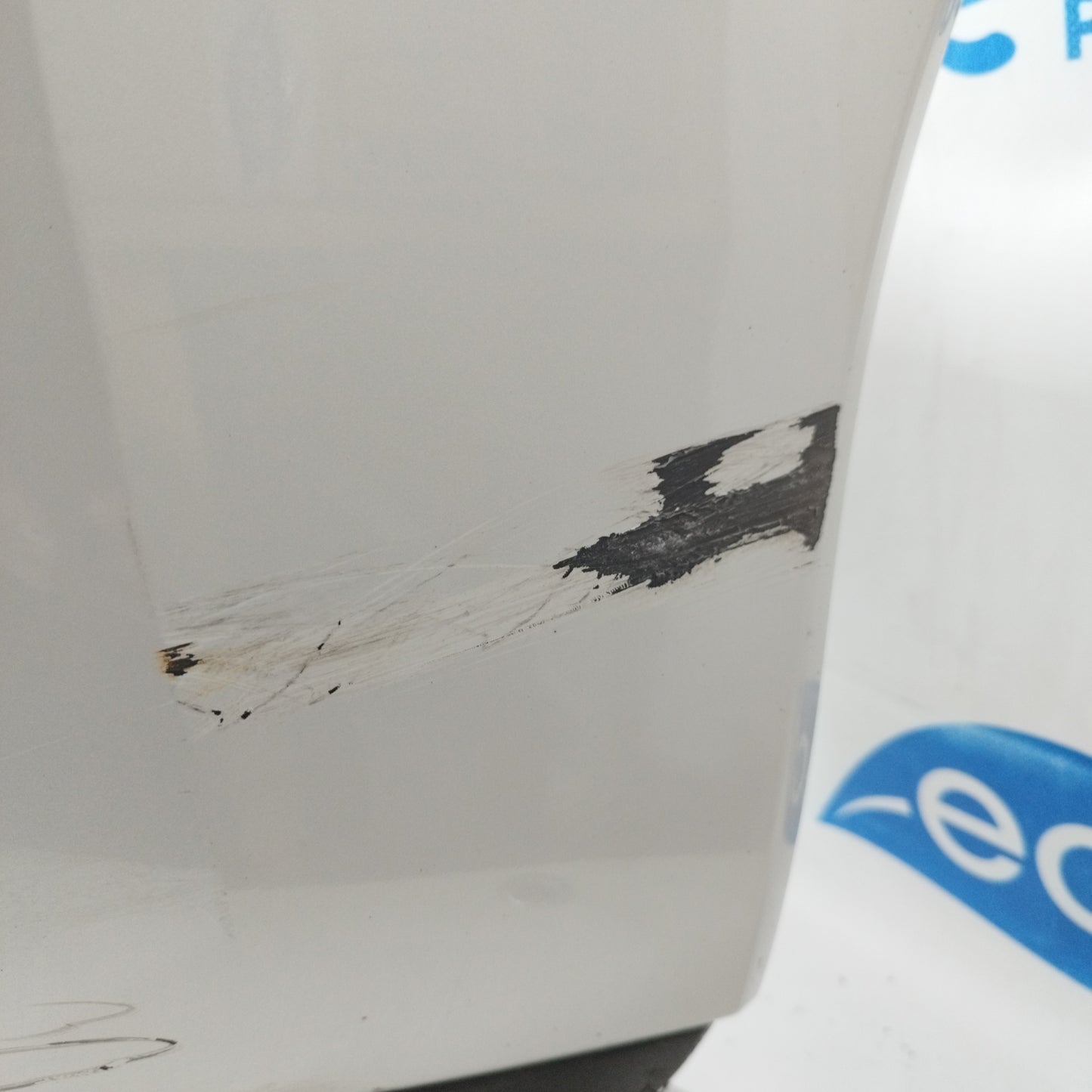 Pearl White Rear Bumper Peugeot 3008 2011 ecoAC9583