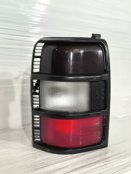 Fanale posteriore sx Mitsubishi Pajero II (V20) 2.8 D anno 1997-2000 ecoAG9915