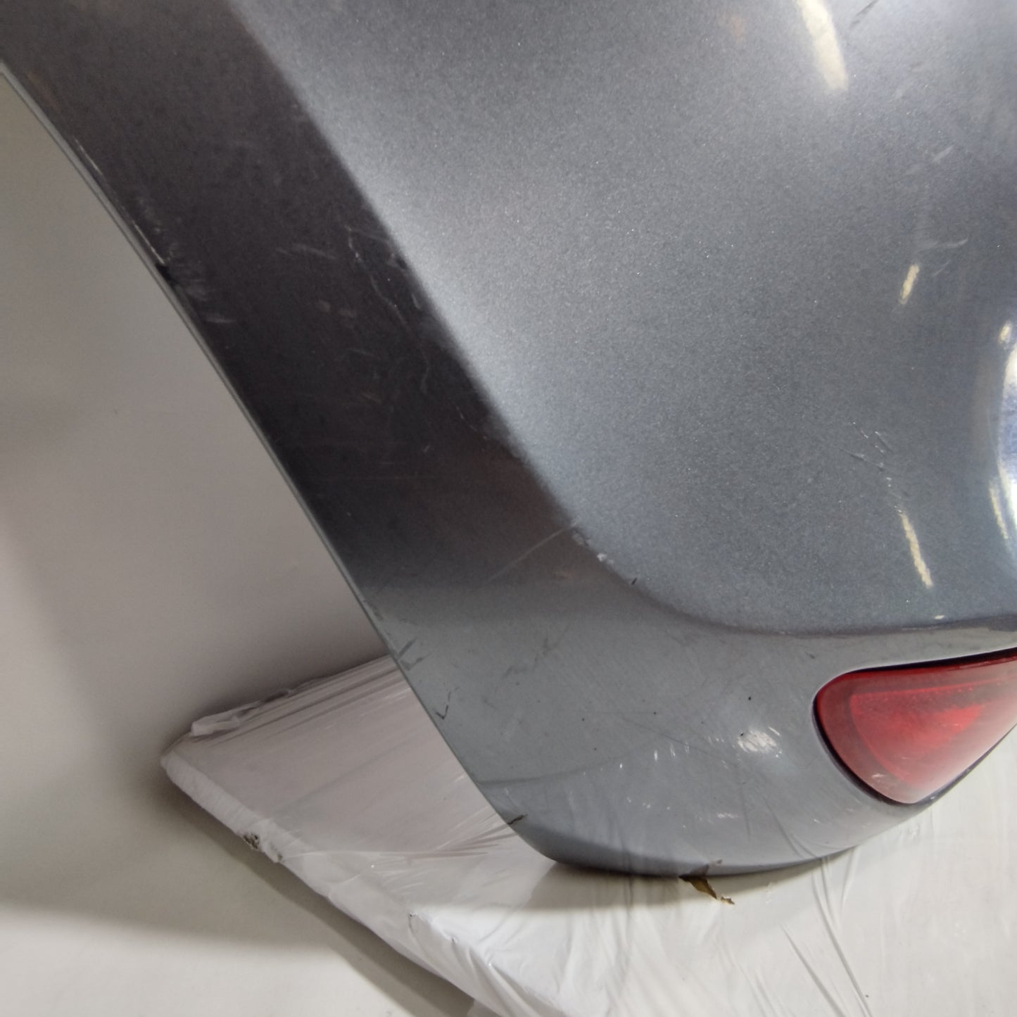 Paraurti posteriore grigio scuro Renault Clio 2010 ecoAC12639