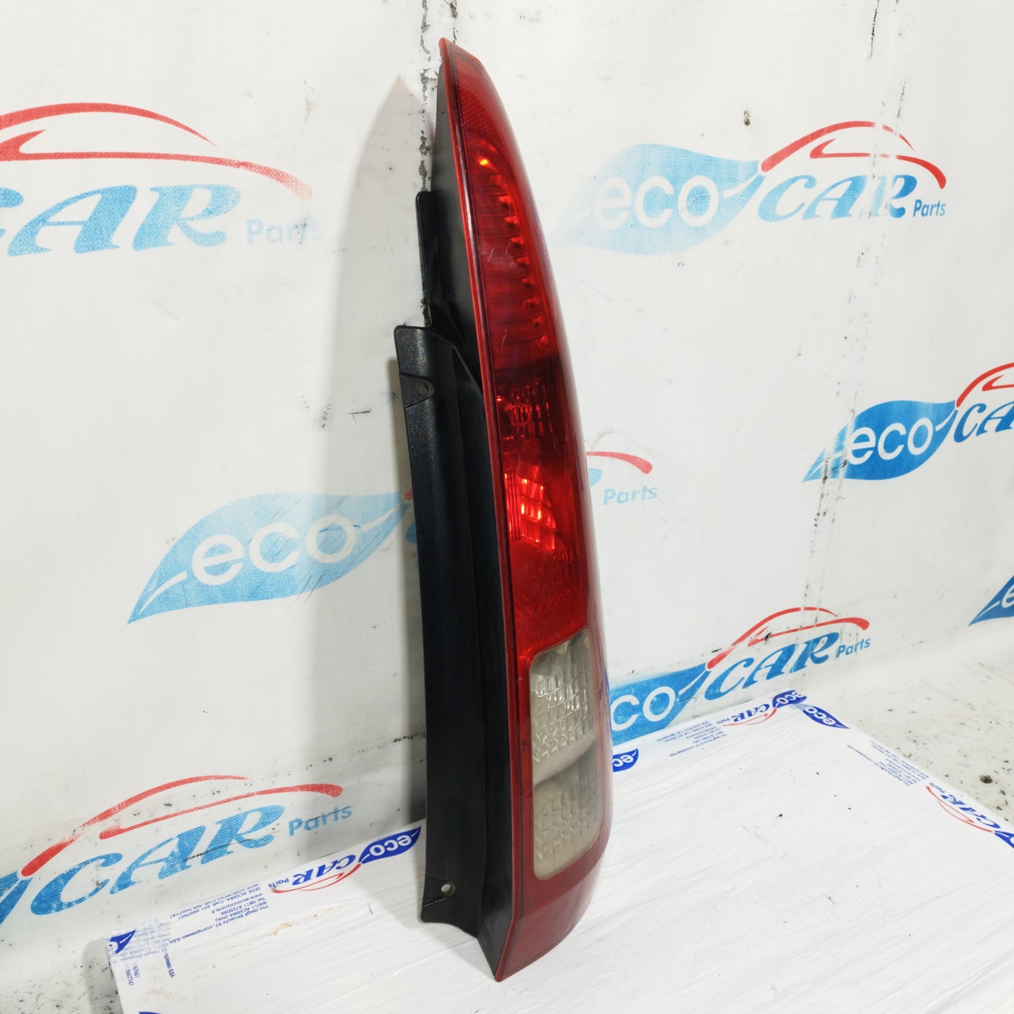 Ford Fusion 2004 ecoAC10648 Right Rear Light