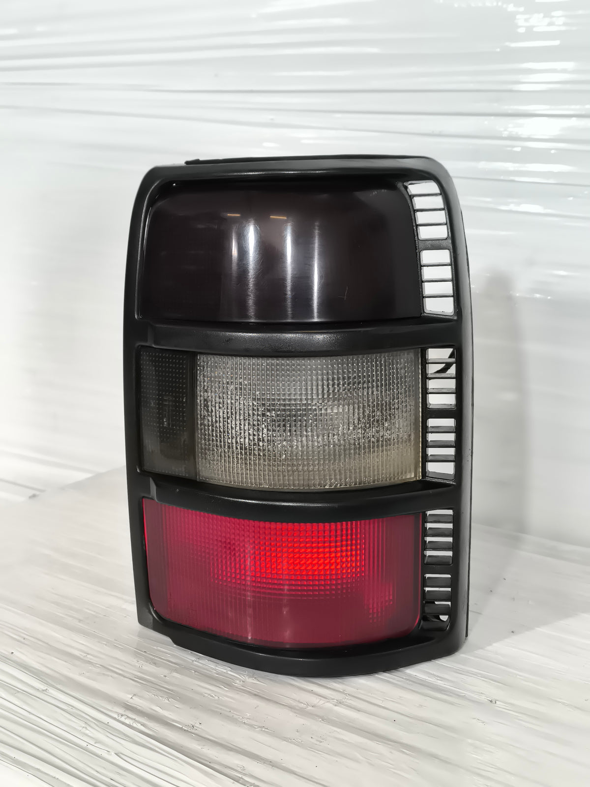 Fanale posteriore dx Mitsubishi Pajero II (V20) 2.8 D anno 1997-2000 ecoAG9916