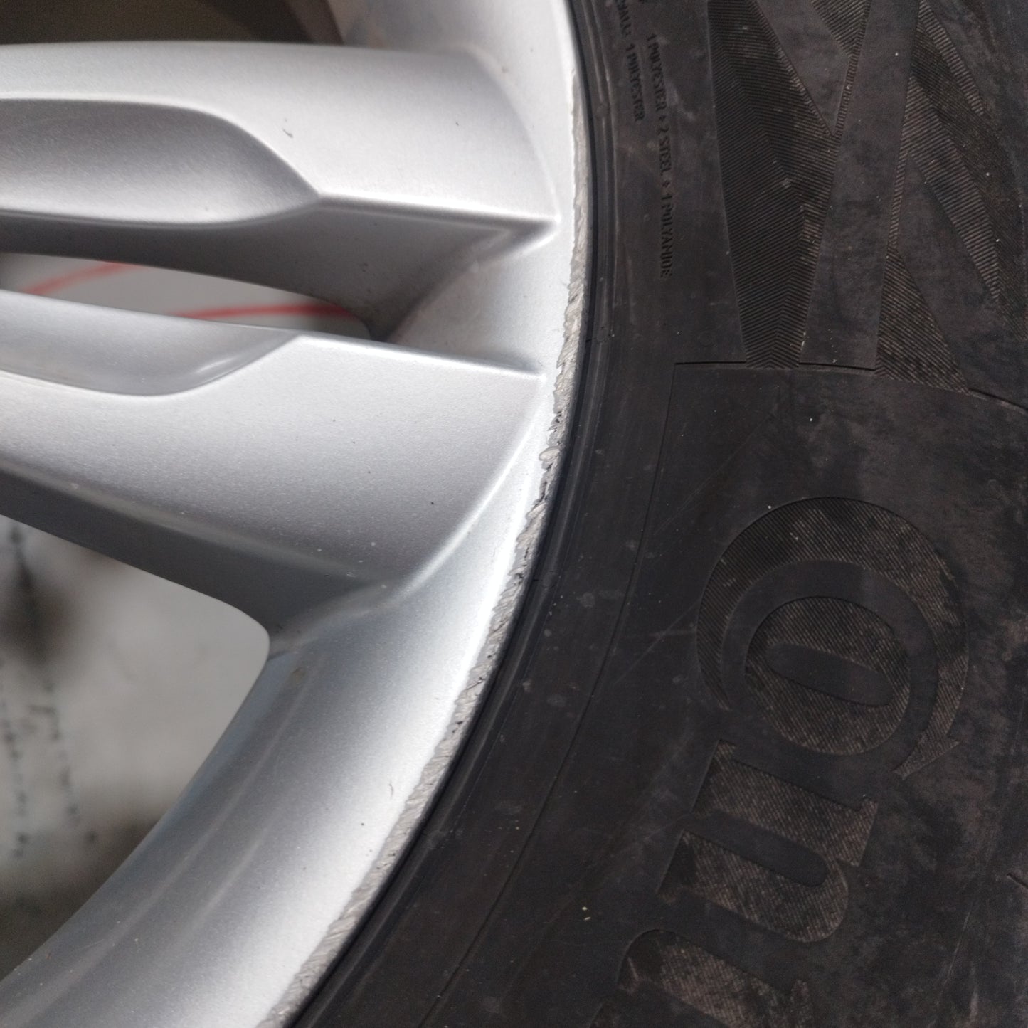 Komplette Leichtmetallfelgen mit Reifen Hyundai IX35 2011 225/60 R17 ecoAC9911