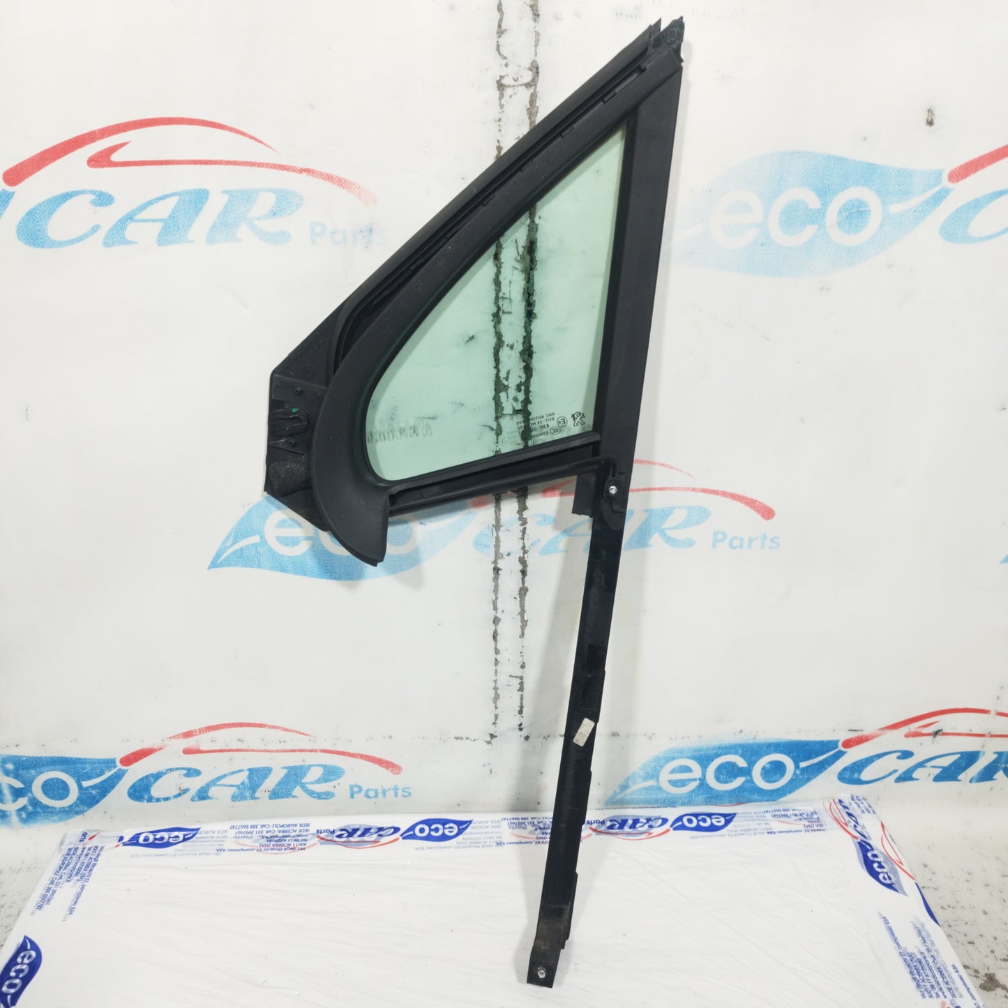 Vetro Fisso anteriore dx Peugeot 208 2015 Cod: 9801475980 ecoAC11029