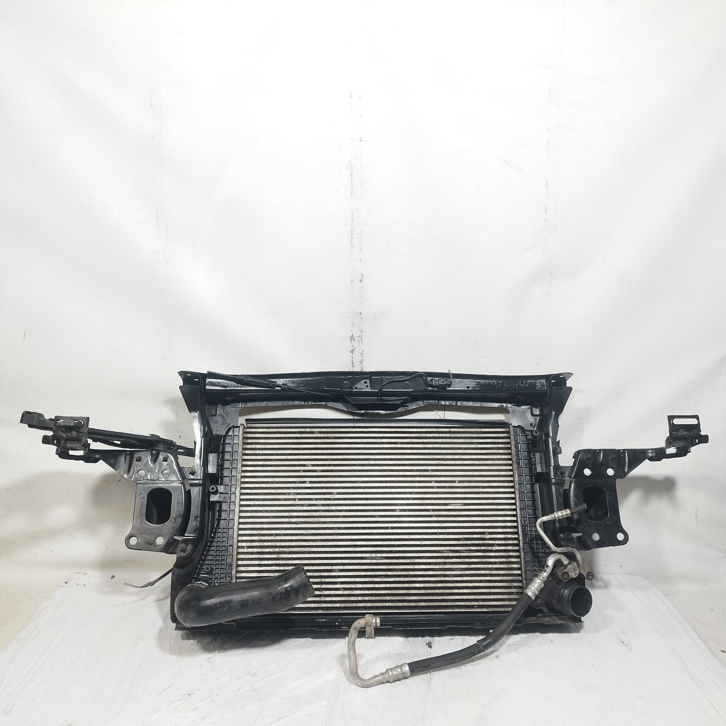 Kompletter Vorderrahmen mit Kühler, Ladeluftkühler und Klimaanlage für Skoda Octavia 2008 1.6 TDI ecoAC094