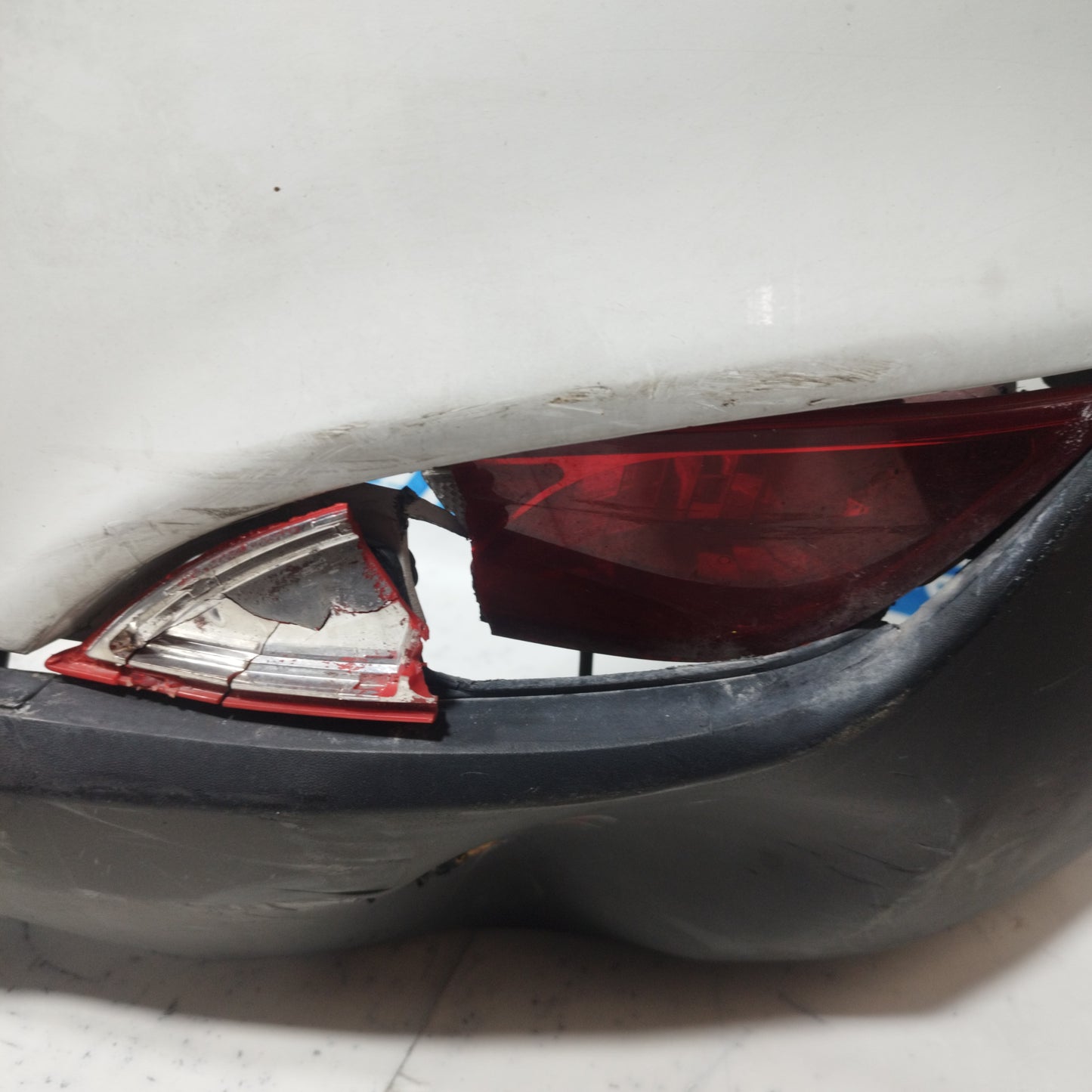 Weiße Heckstoßstange Hyundai IX35 2011 ecoAC9919