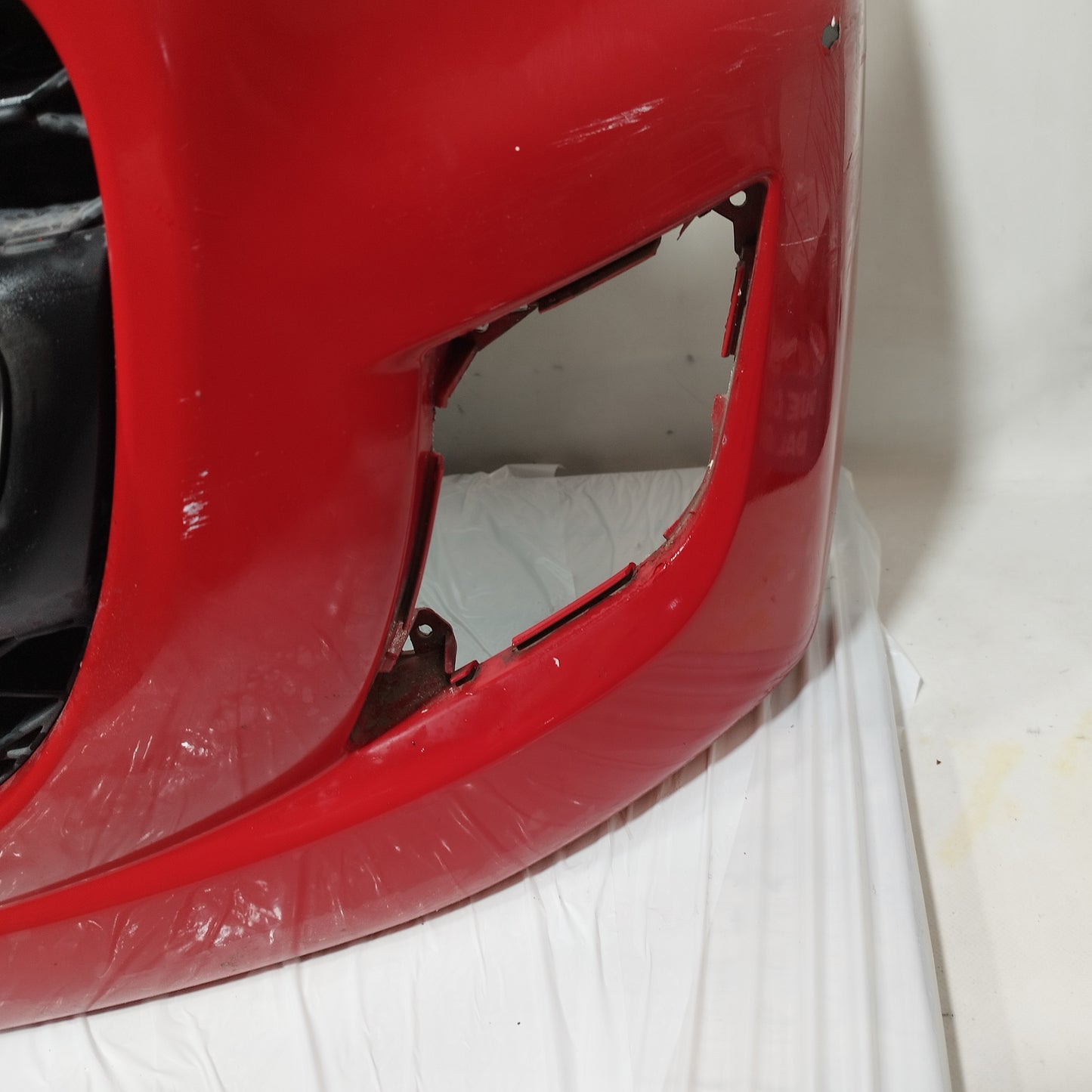 Paraurti anteriore rosso Peugeot 107 2010 ecoAC14499
