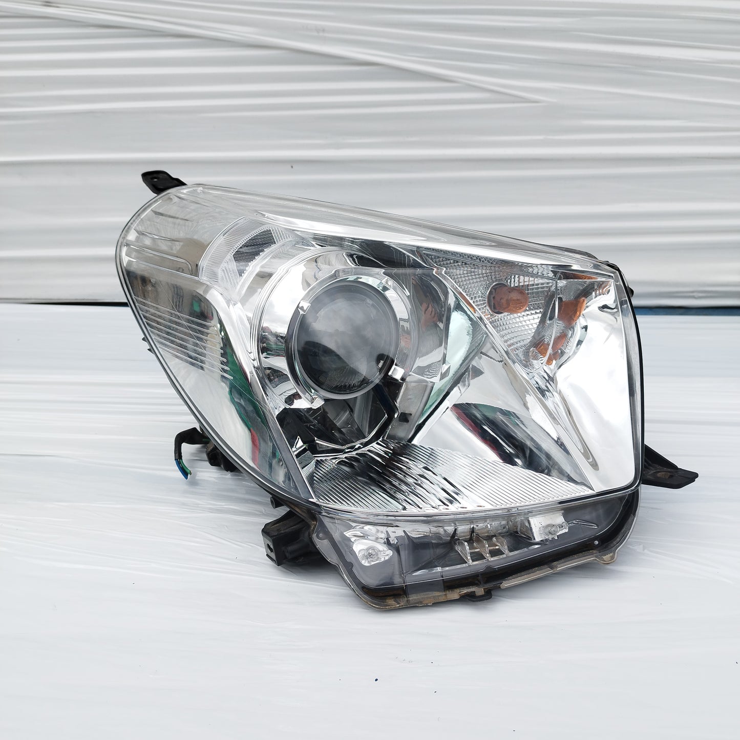 Fanale anteriore dx Toyota IQ 2009-2015 ecoDM181