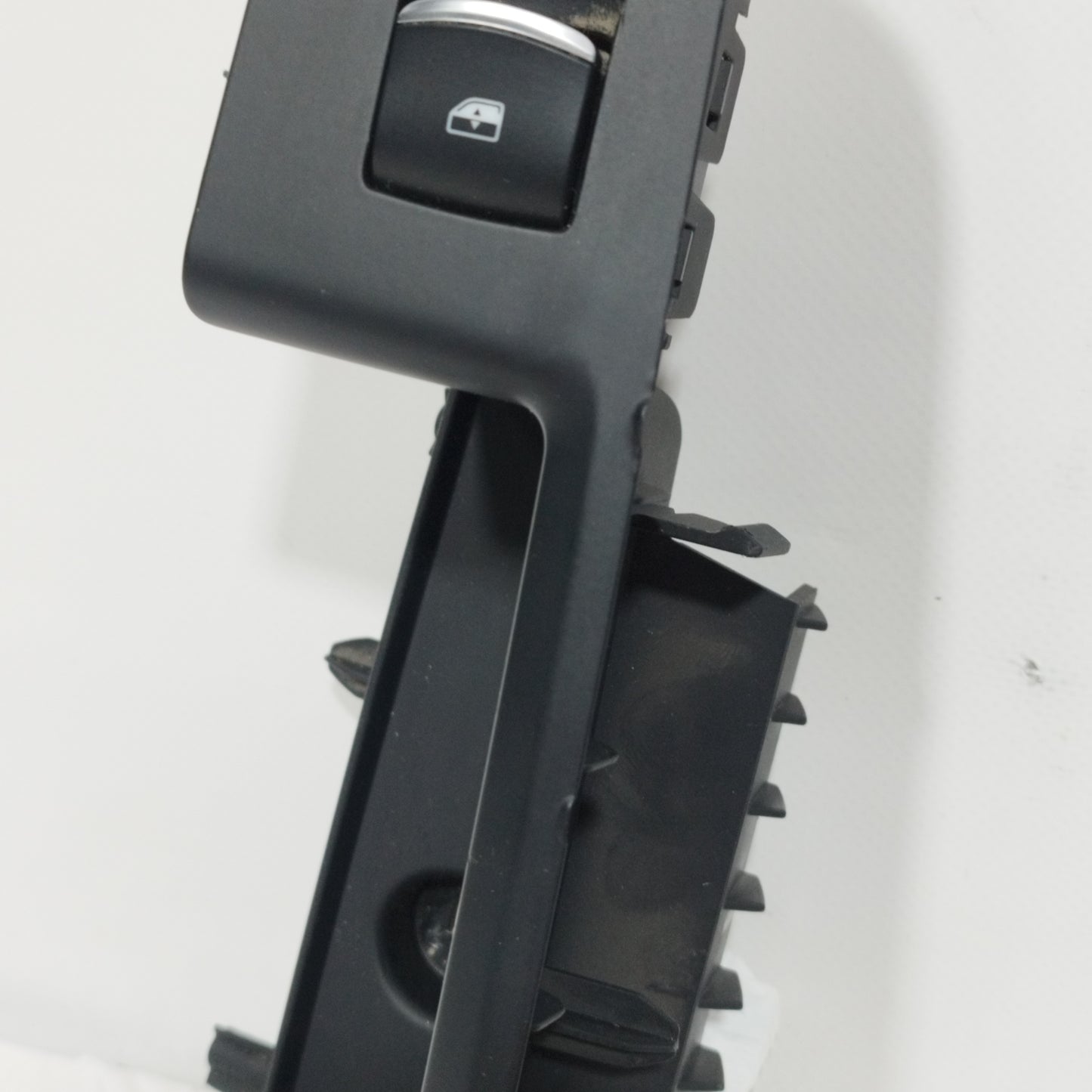 Rear Left Button Panel Alfa Romeo Stelvio 2017 Code: 01561075620 ecoAC11772