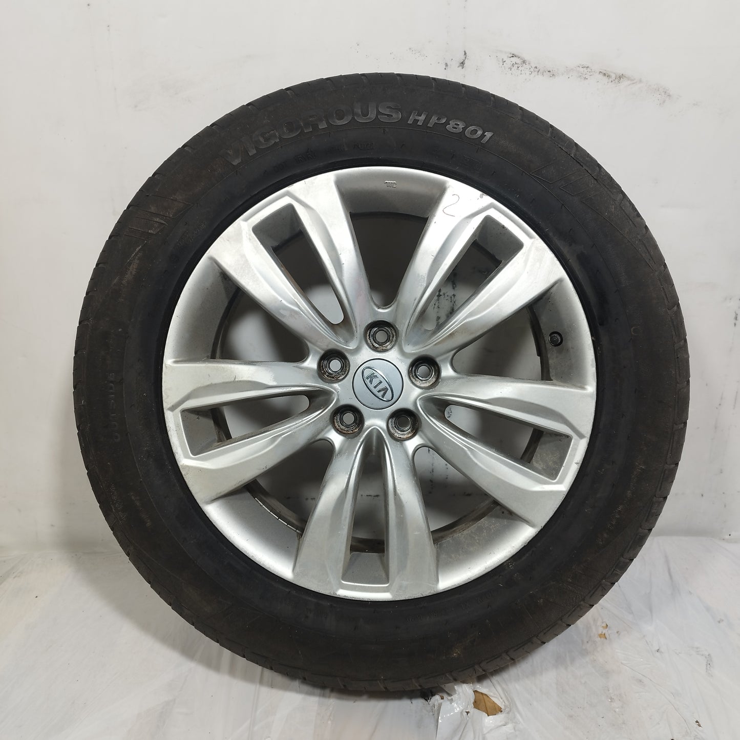 Alloy Wheels with Tires Kia Sorento 2012 ecoAC11656