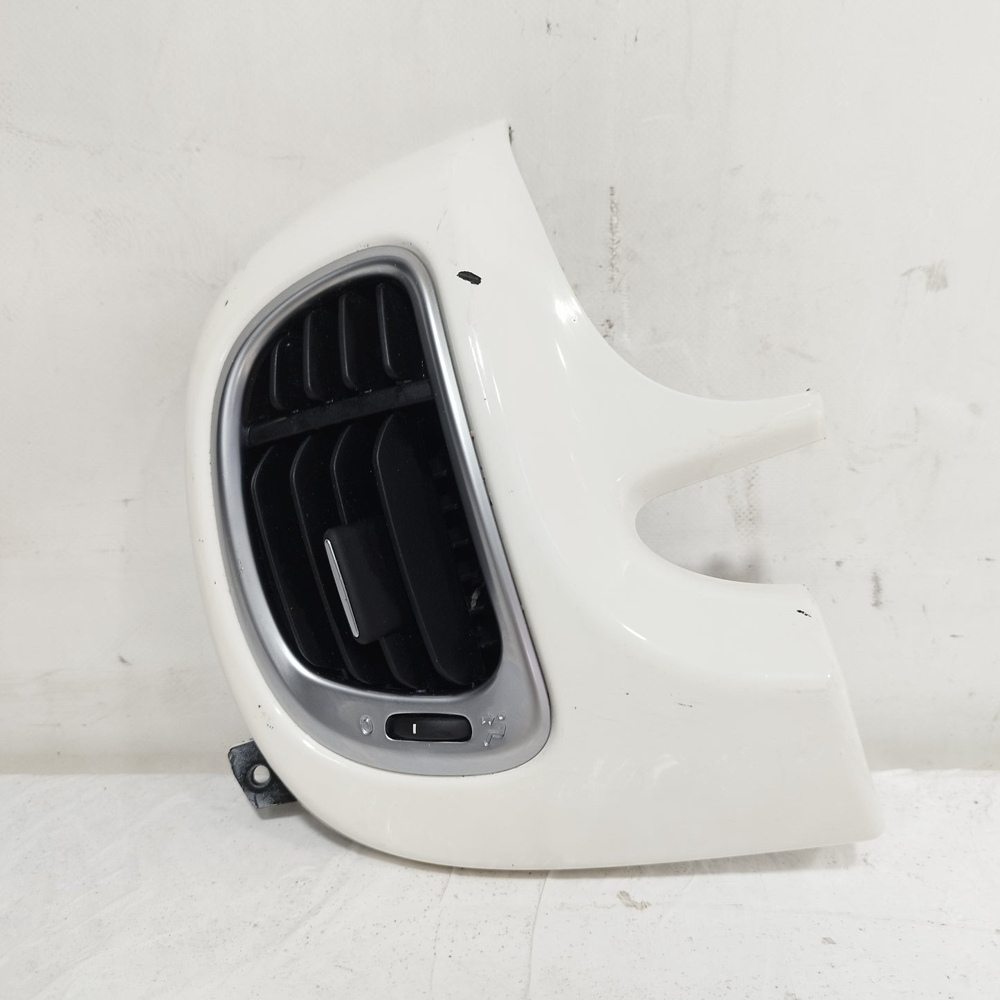 Cornice con bocchetta aria lato sx Fiat 500L (330) 2012-2017 cod: 51892473 ecoAC16356