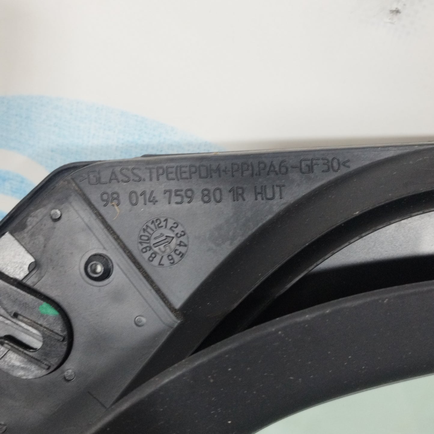 Vetro Fisso anteriore dx Peugeot 208 2015 Cod: 9801475980 ecoAC11029