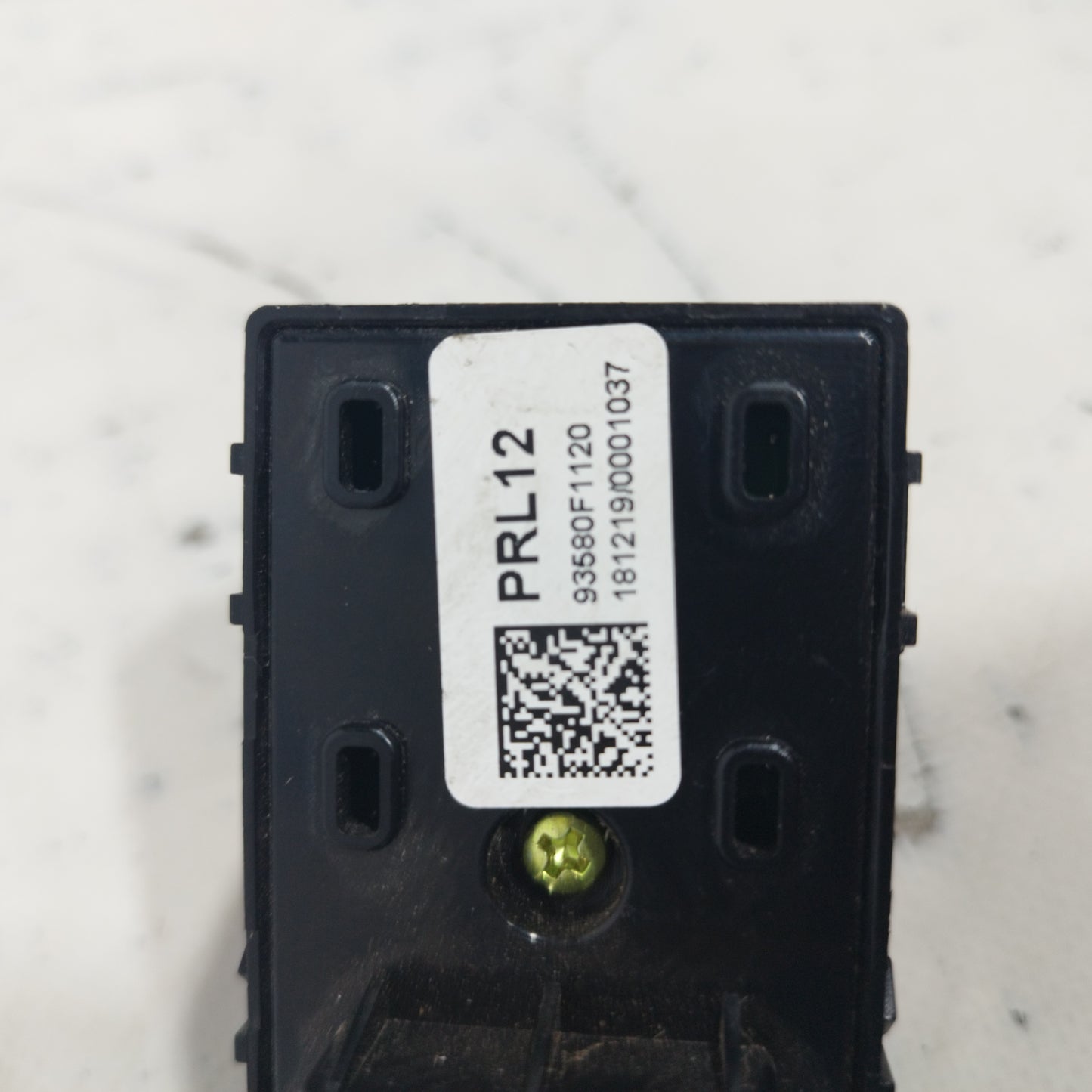 Pulsante posteriore sx Kia Sportage 2018 Cod: 93580F1120 ecoAC8688