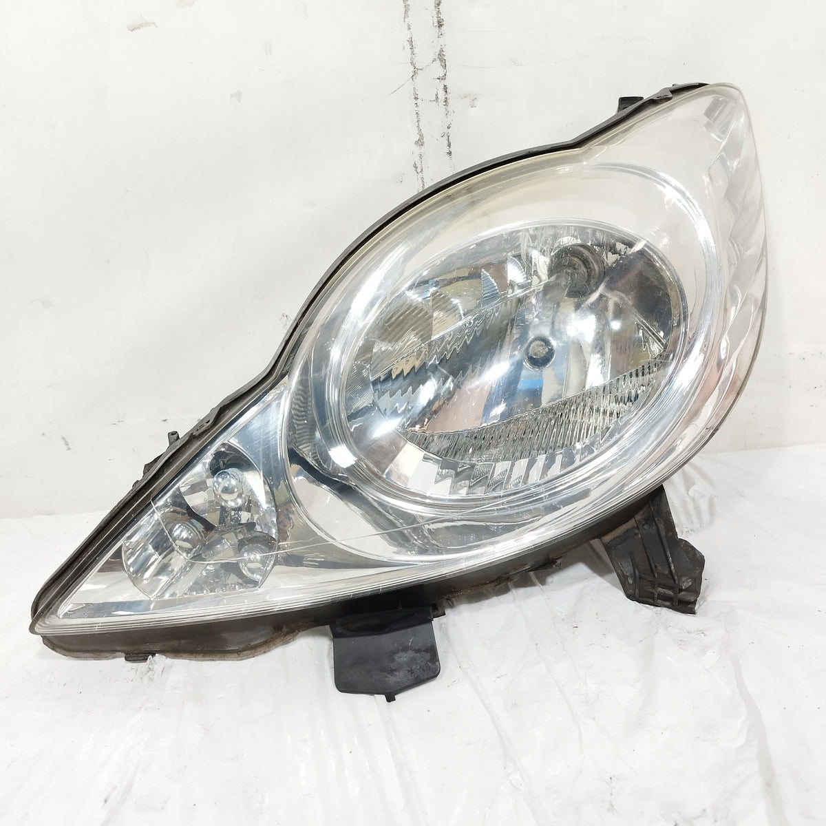 Fanale anteriore sx Peugeot 107 2005-2012 cod: 89032403 ecoAC16769