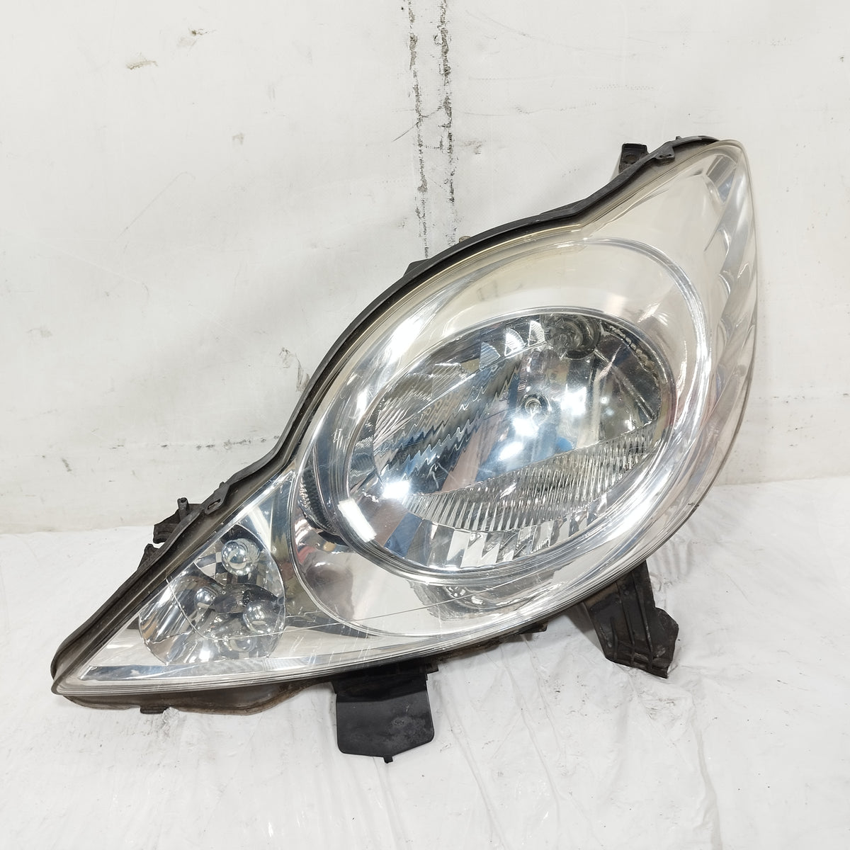 Fanale anteriore sx Peugeot 107 2005-2012 cod: 89032403 ecoAC16769