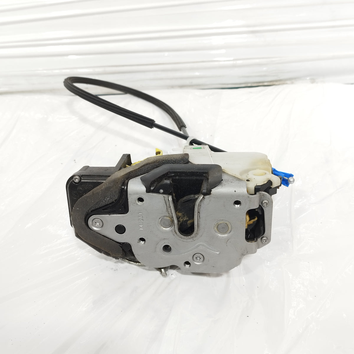 Serratura anteriore sx Opel Adam (M13) 2012-2019 5 pin cod: 13579522 ecoAC17325