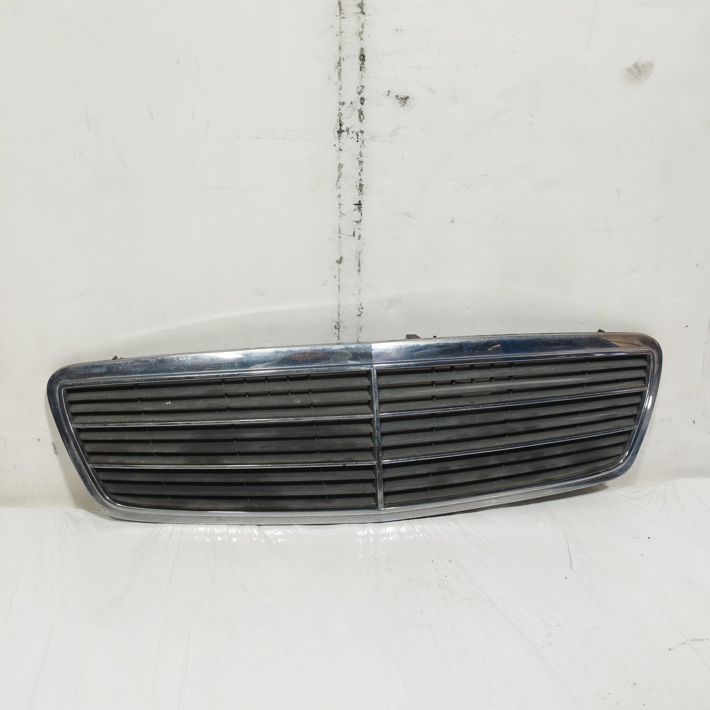 Mascherina centrale anteriore Mercedes Classe C W203 2000-2004 cod: A2038800483 ecoAC15624