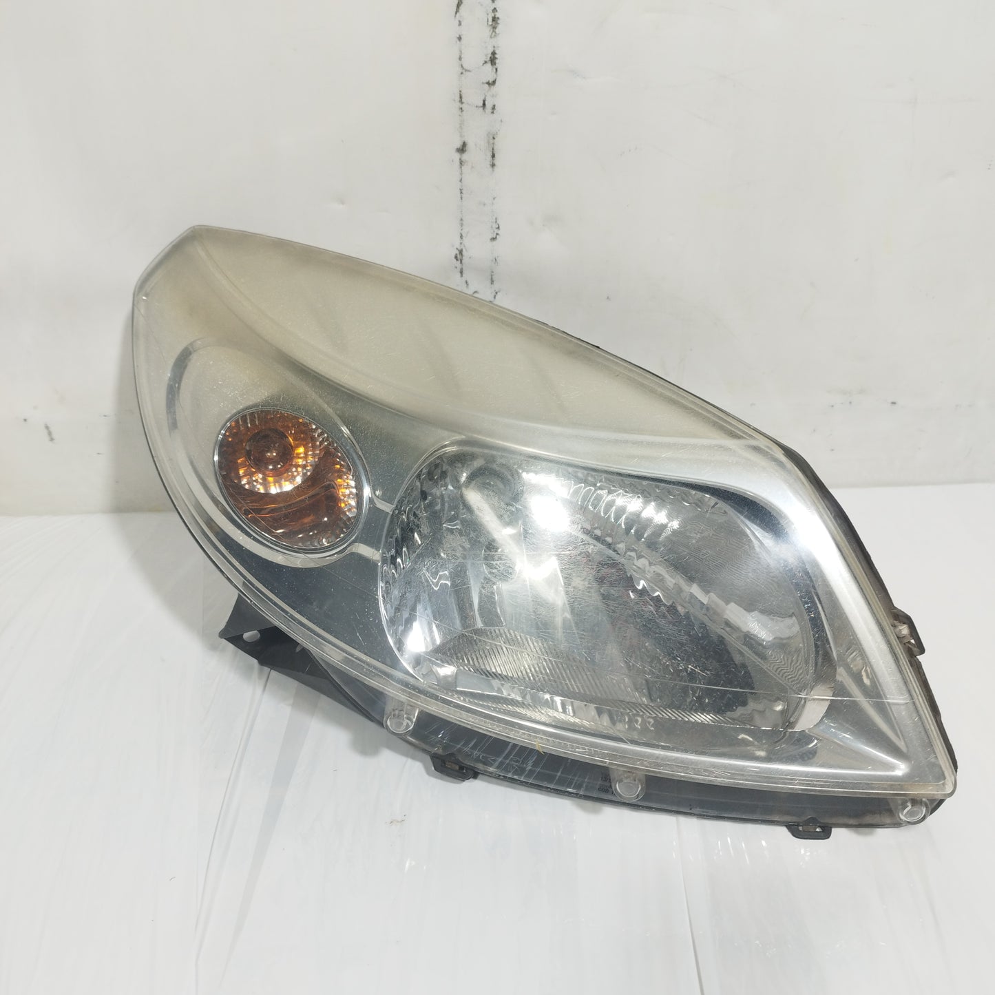 Fanale anteriore dx Dacia Sandero i (BS90) 2008-2012 cod: 8200733877 ecoAC15372