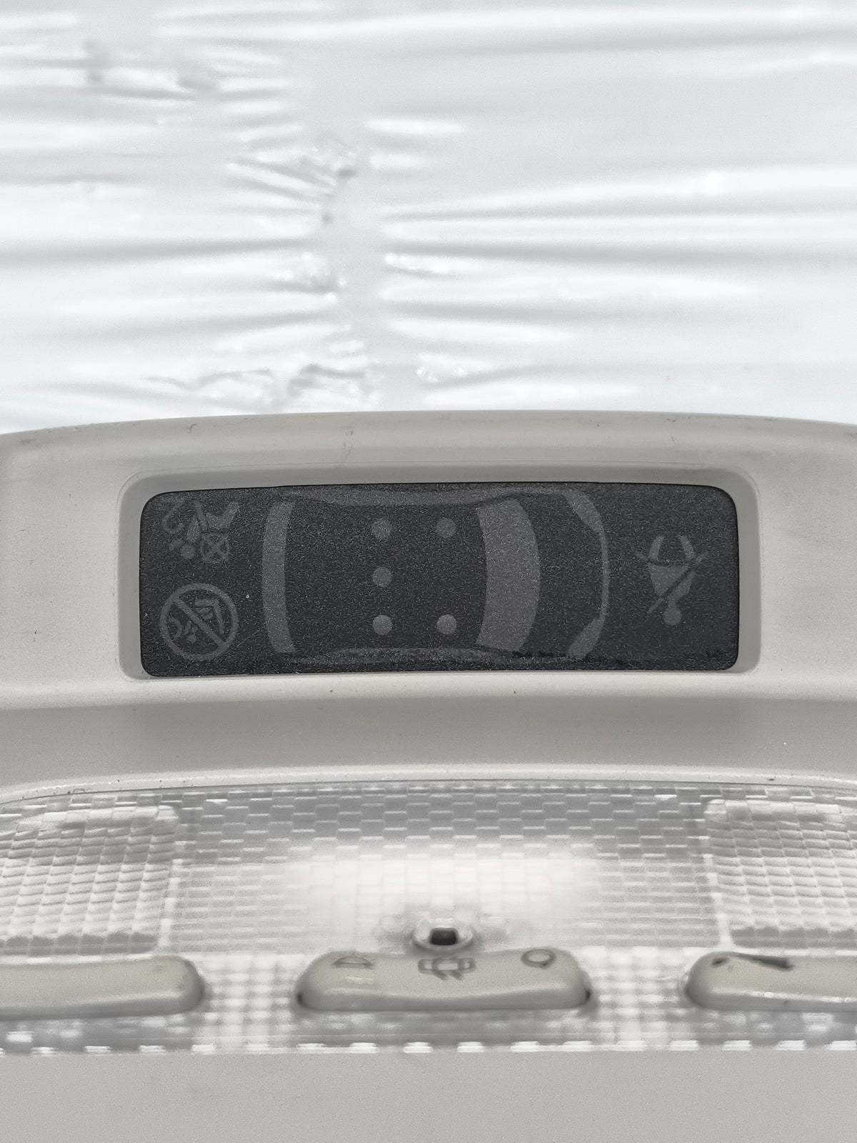 Luce di cortesia Peugeot 5008 I anno 2009-2016 cod: 9681370177 ecoAG9770